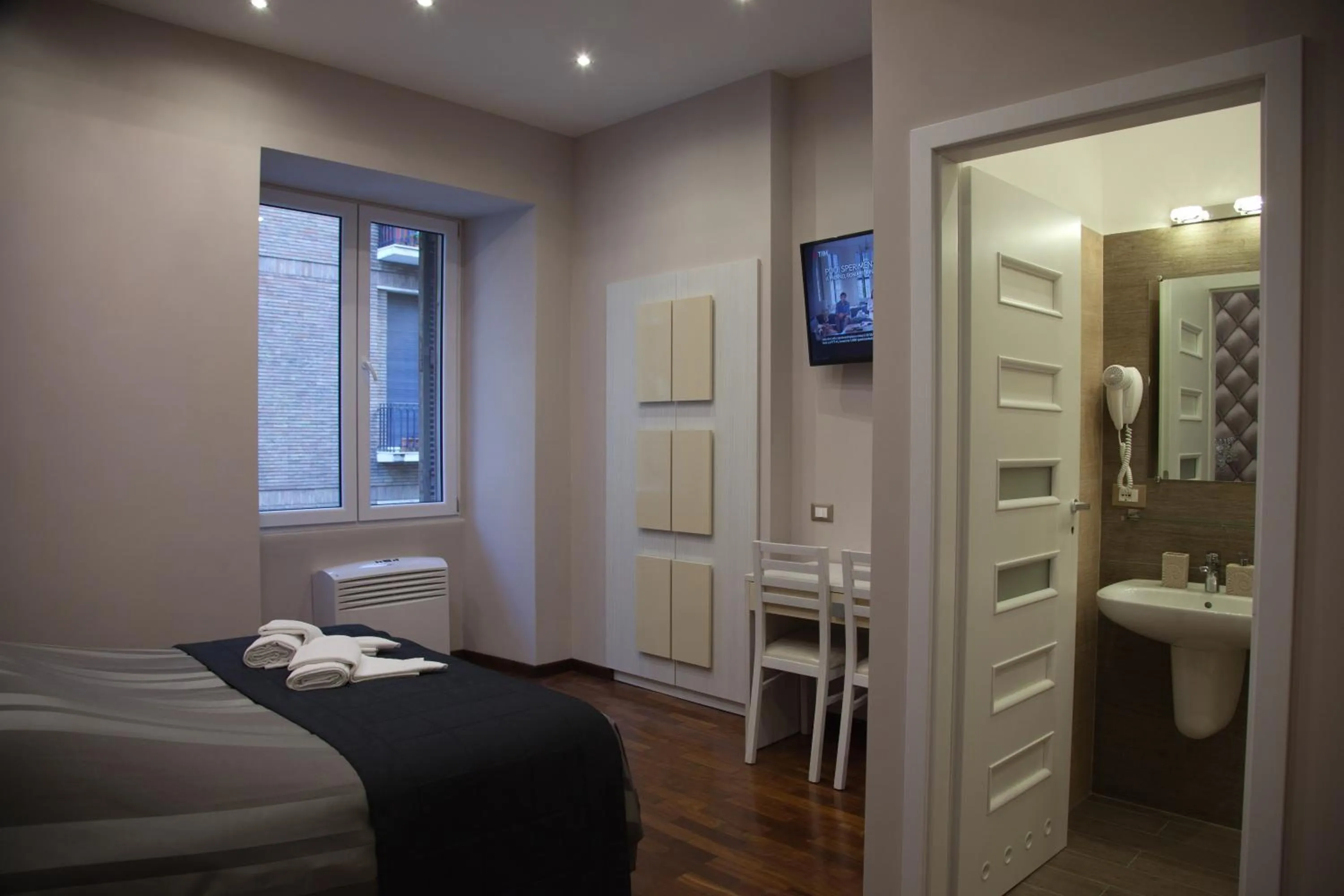 Photo of the whole room, Bed in Maison Imperiale