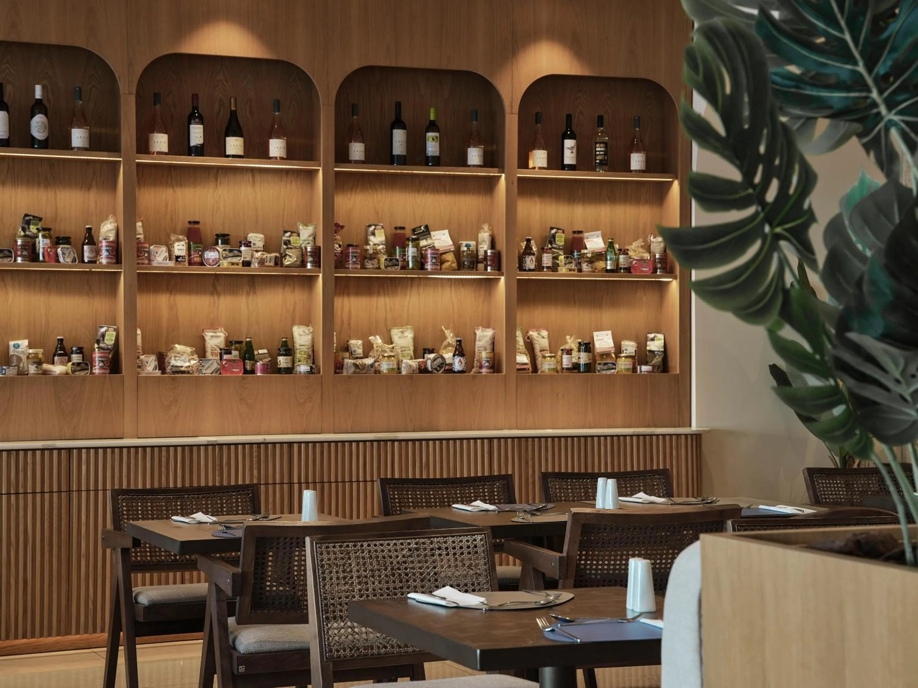 Restaurant/places to eat in Aeolos Beach Resort