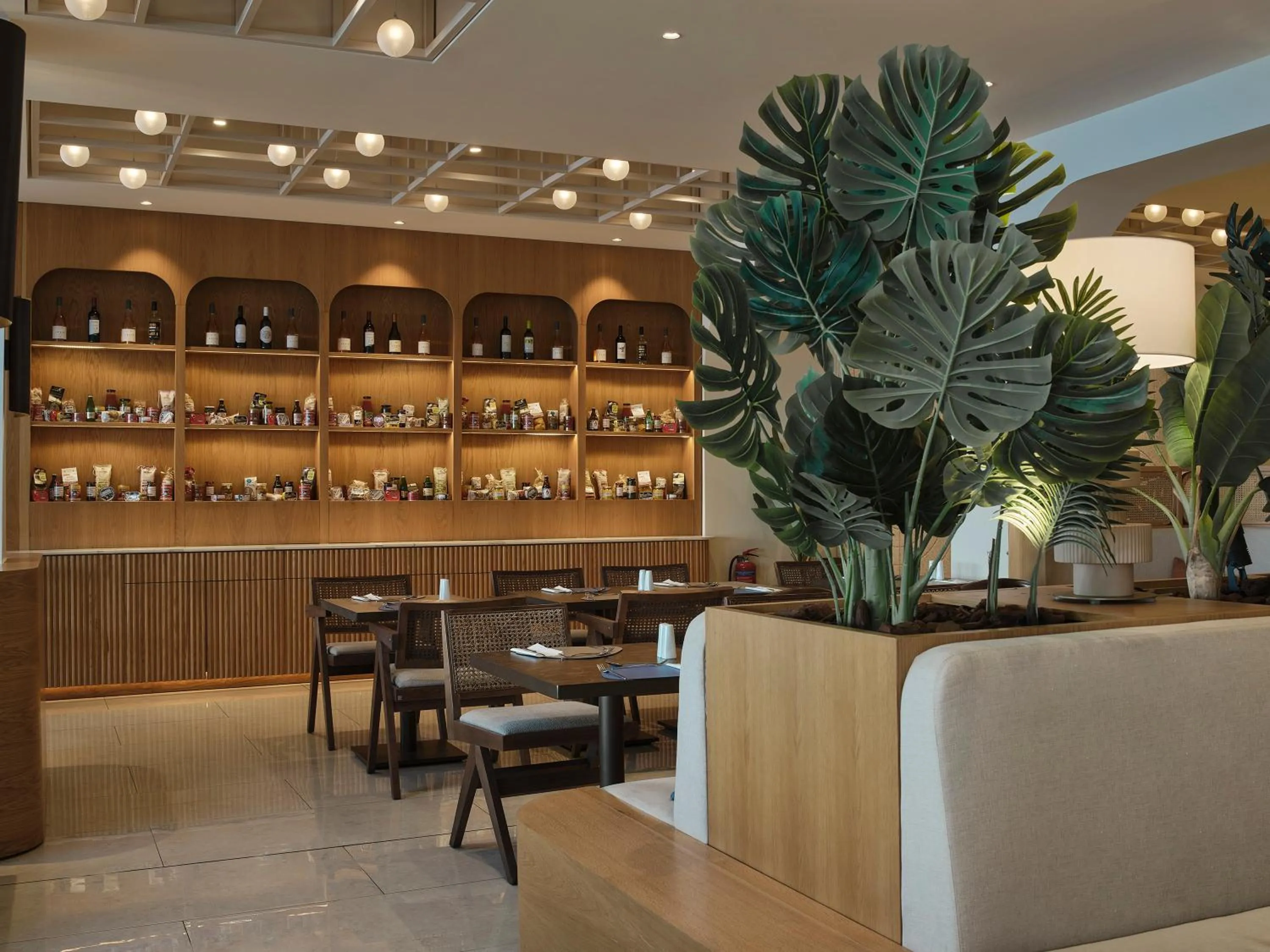 Restaurant/places to eat in Aeolos Beach Resort