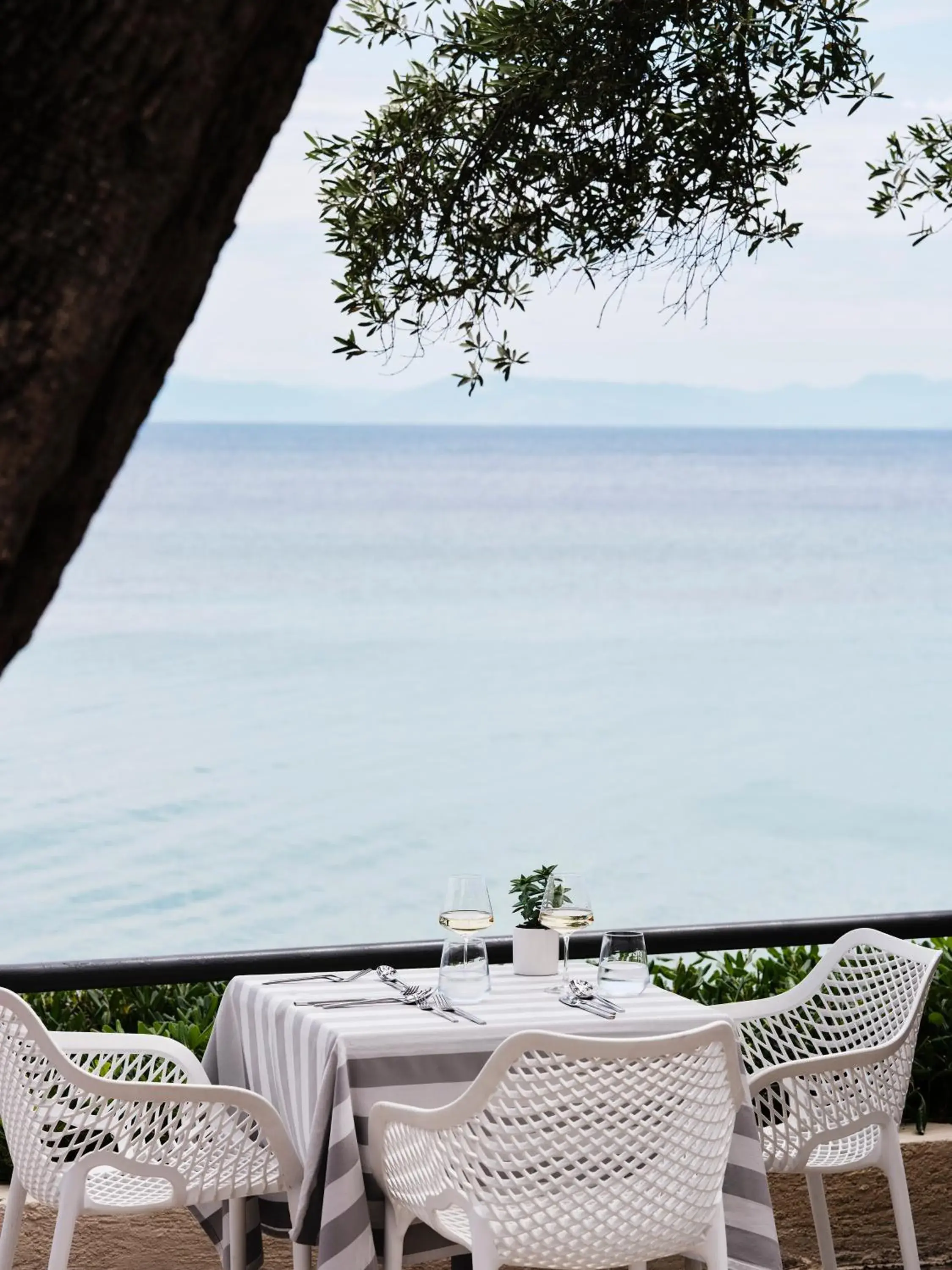 Restaurant/places to eat in Aeolos Beach Resort Restaurant/places to eat in Aeolos Beach Resort