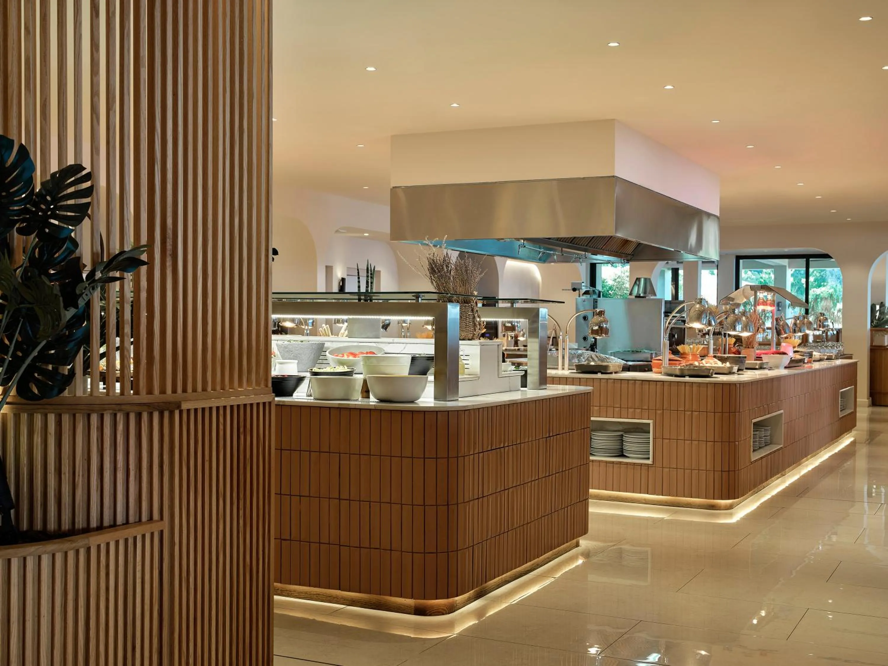 Restaurant/places to eat in Aeolos Beach Resort