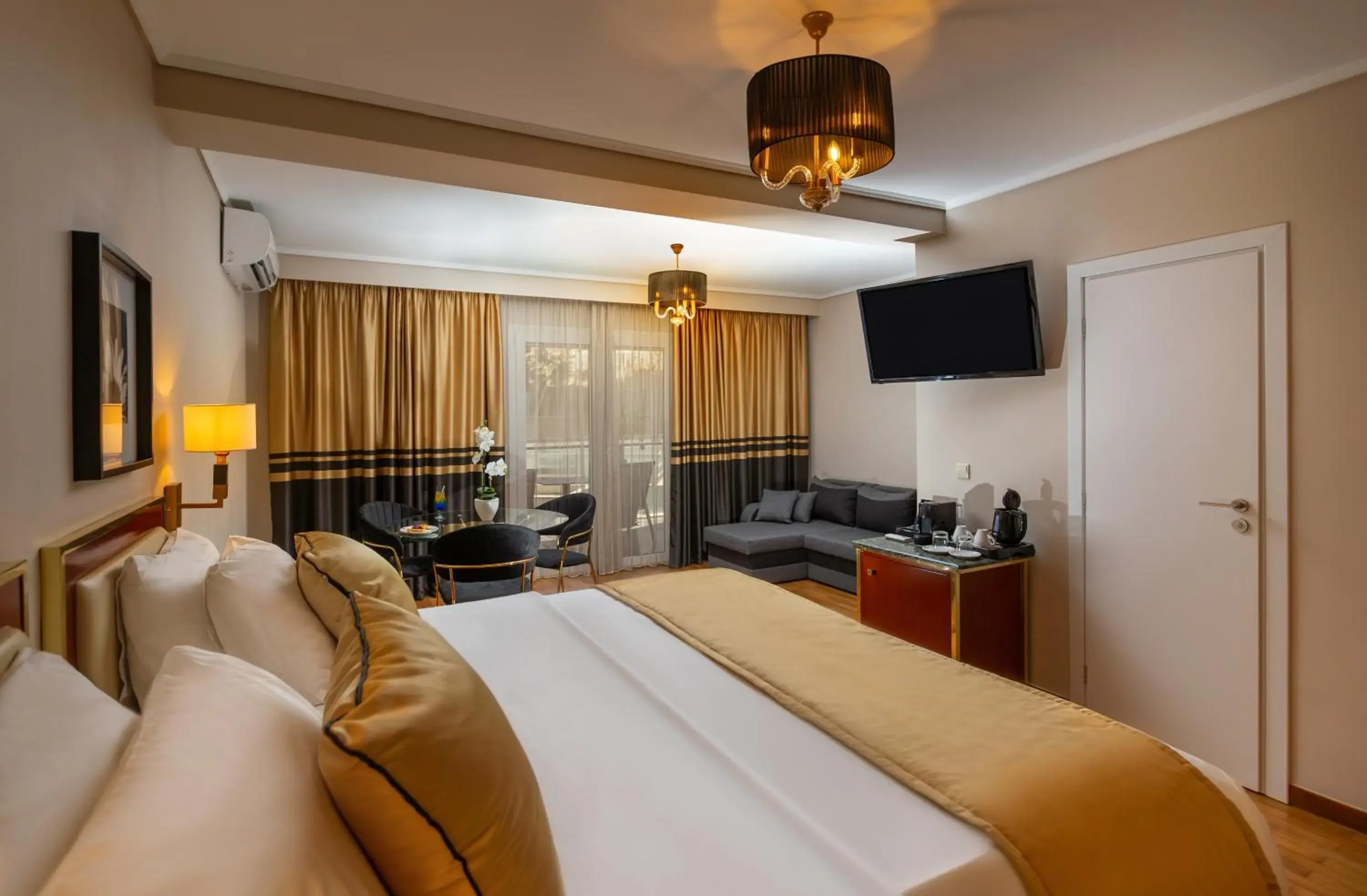 Seating area, Bed in Ilisia Hotel Athens Seating area, Bed in Ilisia Hotel Athens