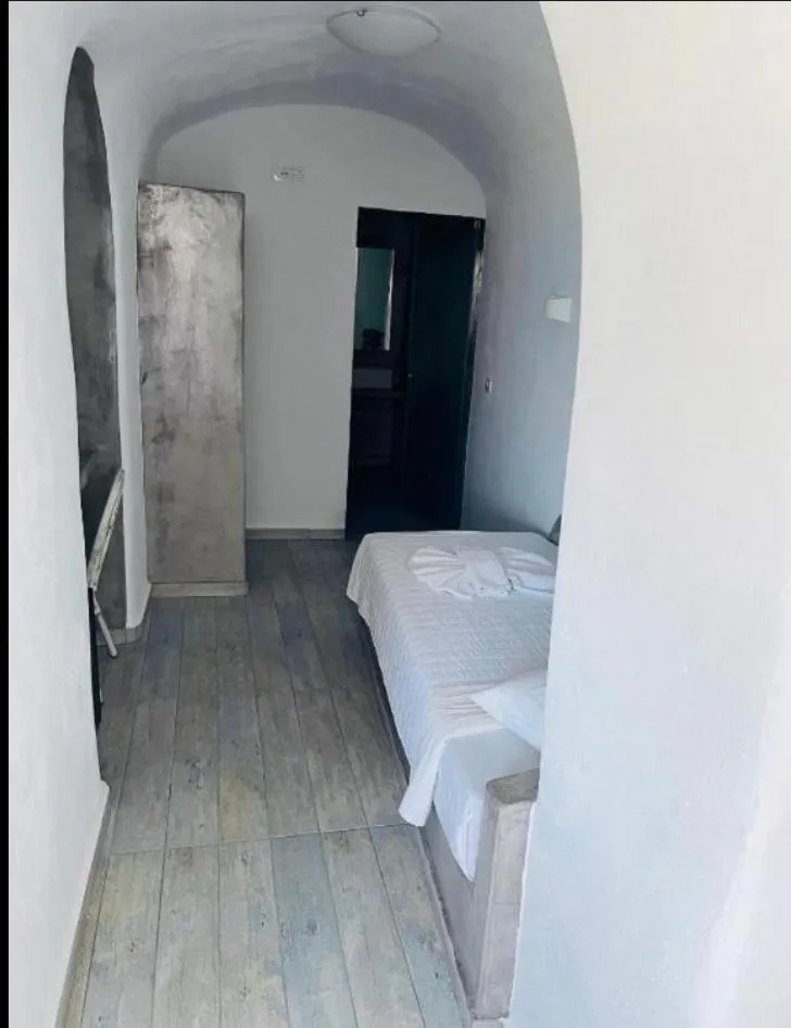 Bed in Loucas on the Cliff