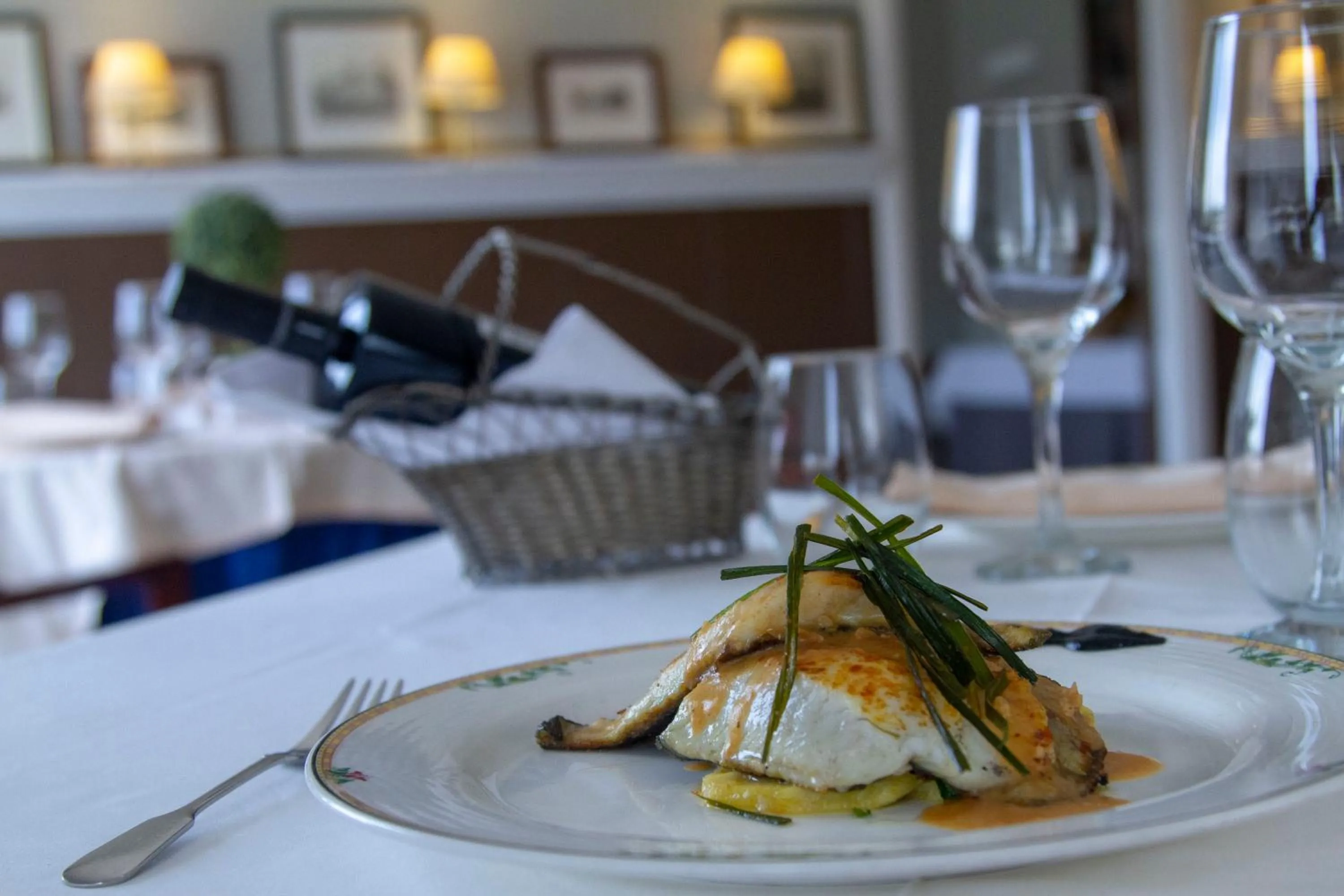 Restaurant/places to eat in Hotel Azar