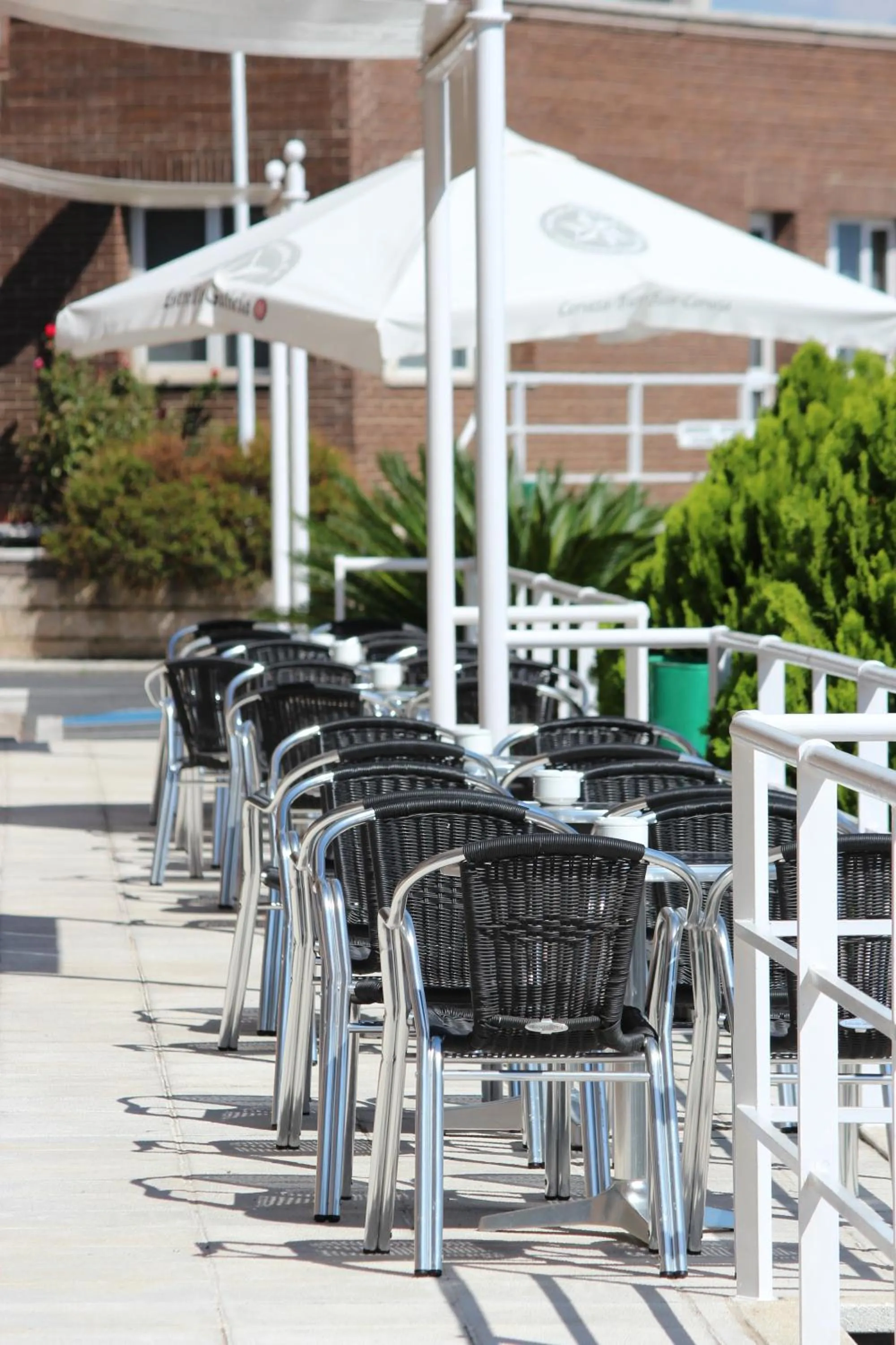 Restaurant/places to eat in Hotel Azar