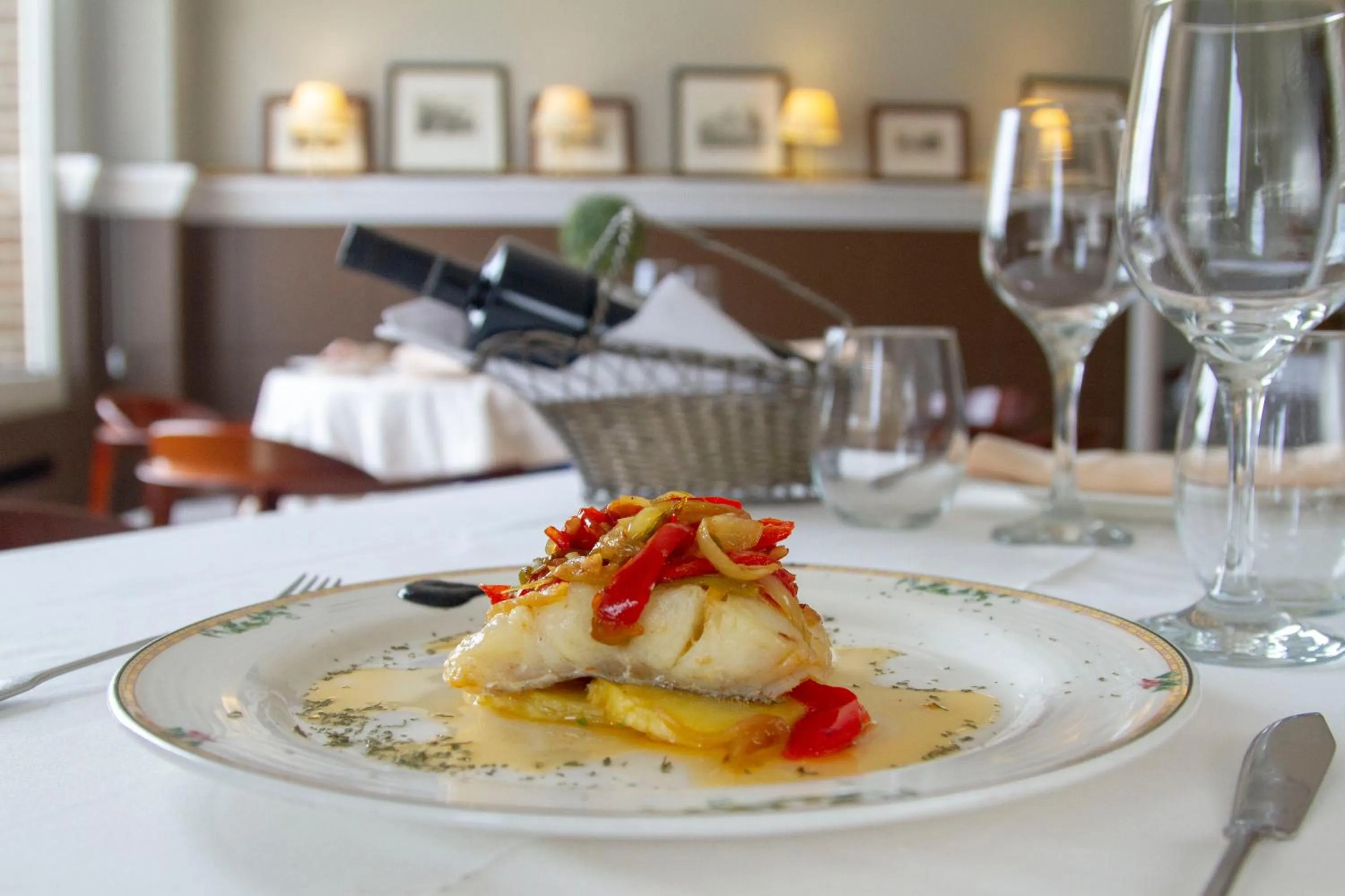 Restaurant/places to eat in Hotel Azar