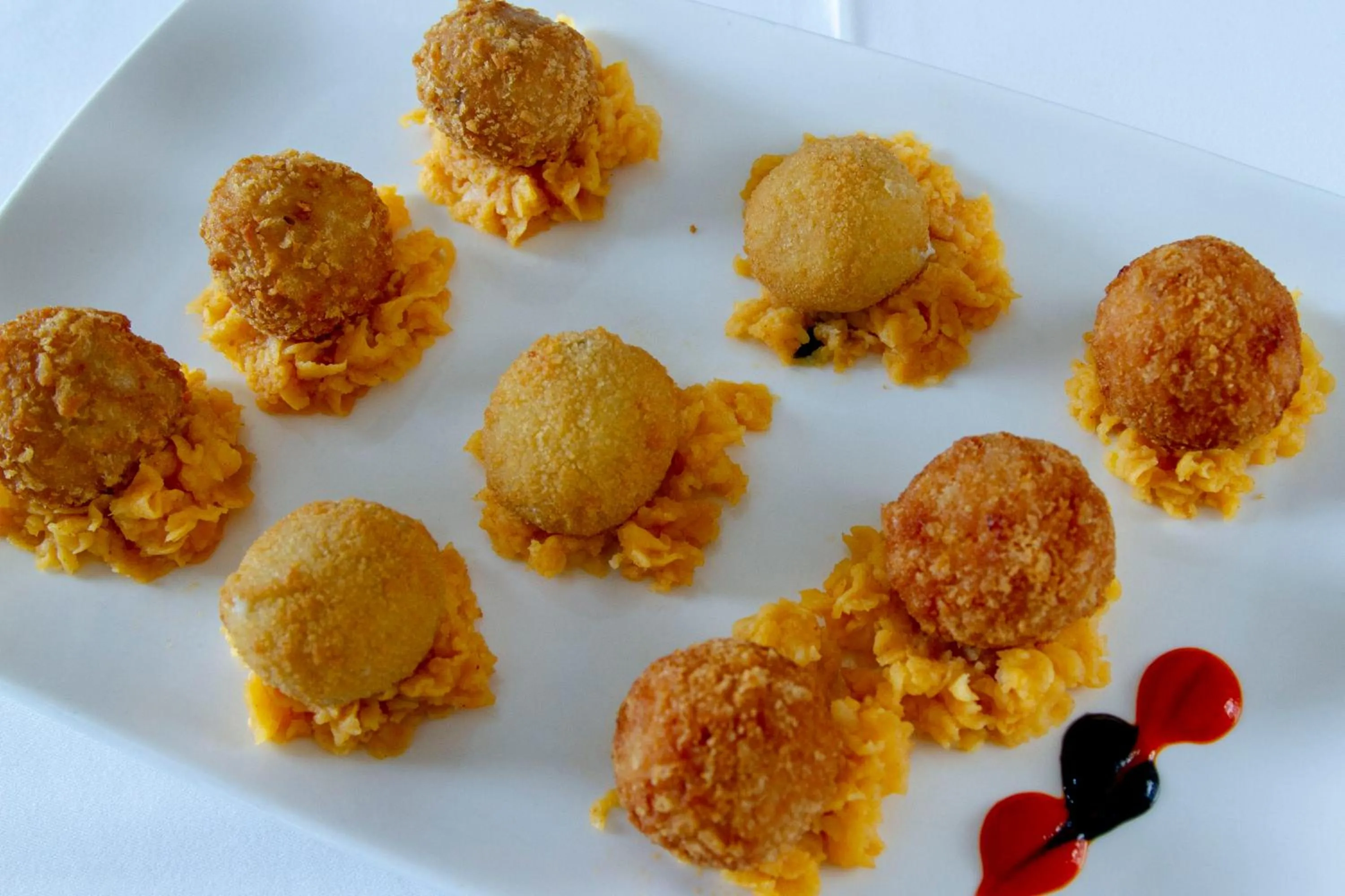 Restaurant/places to eat in Hotel Azar