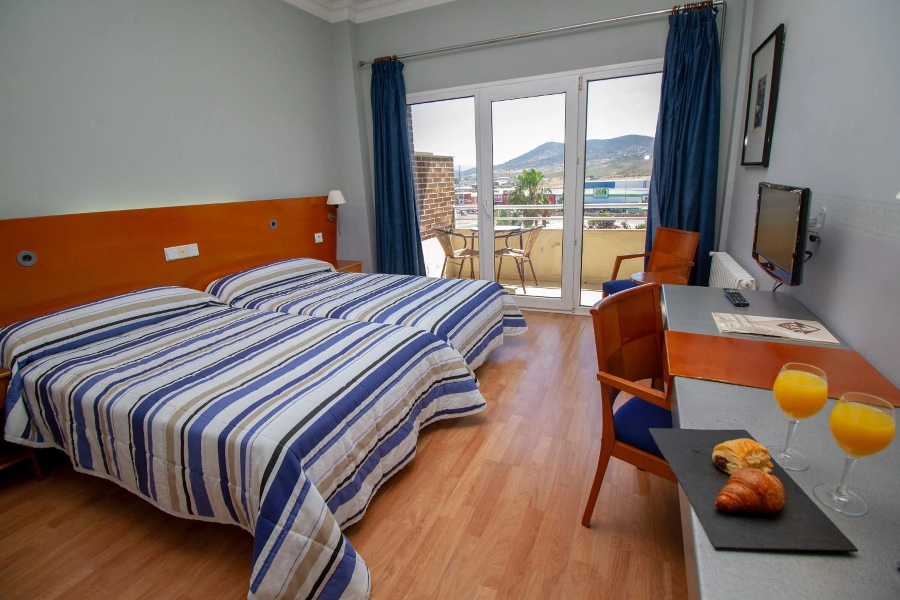 TV and multimedia, Bed in Hotel Azar