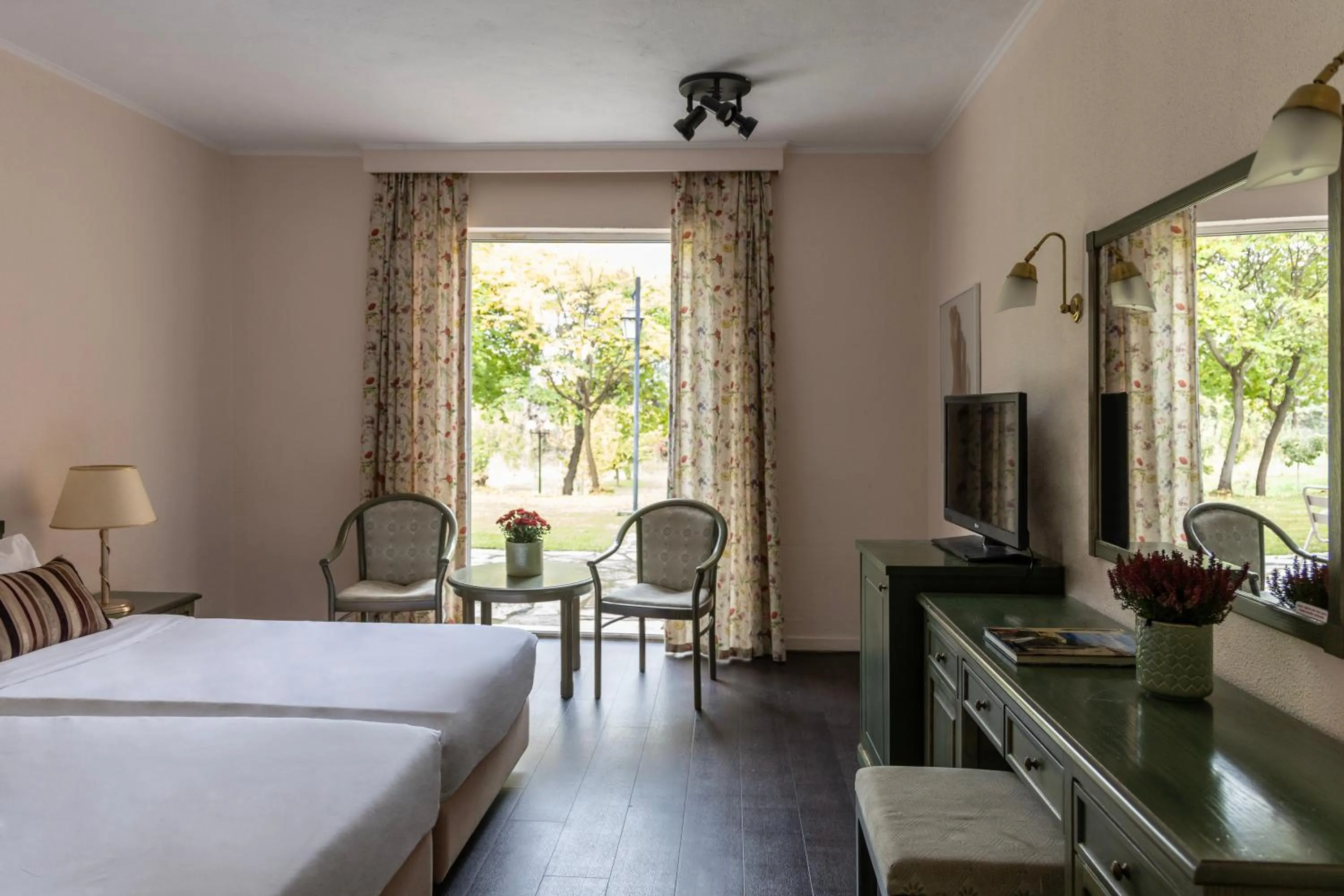 Bed in Amalia Hotel Meteora