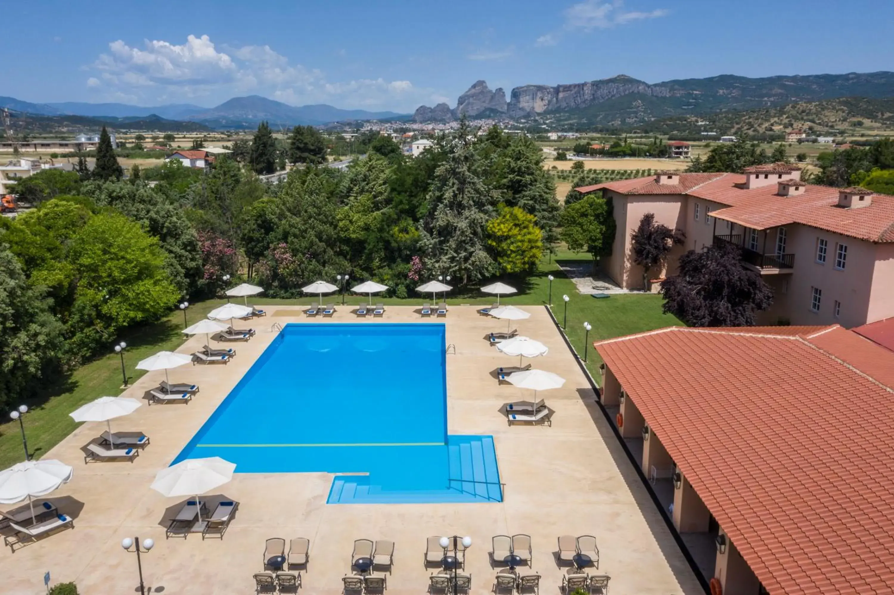 Pool view in Amalia Hotel Meteora Pool view in Amalia Hotel Meteora