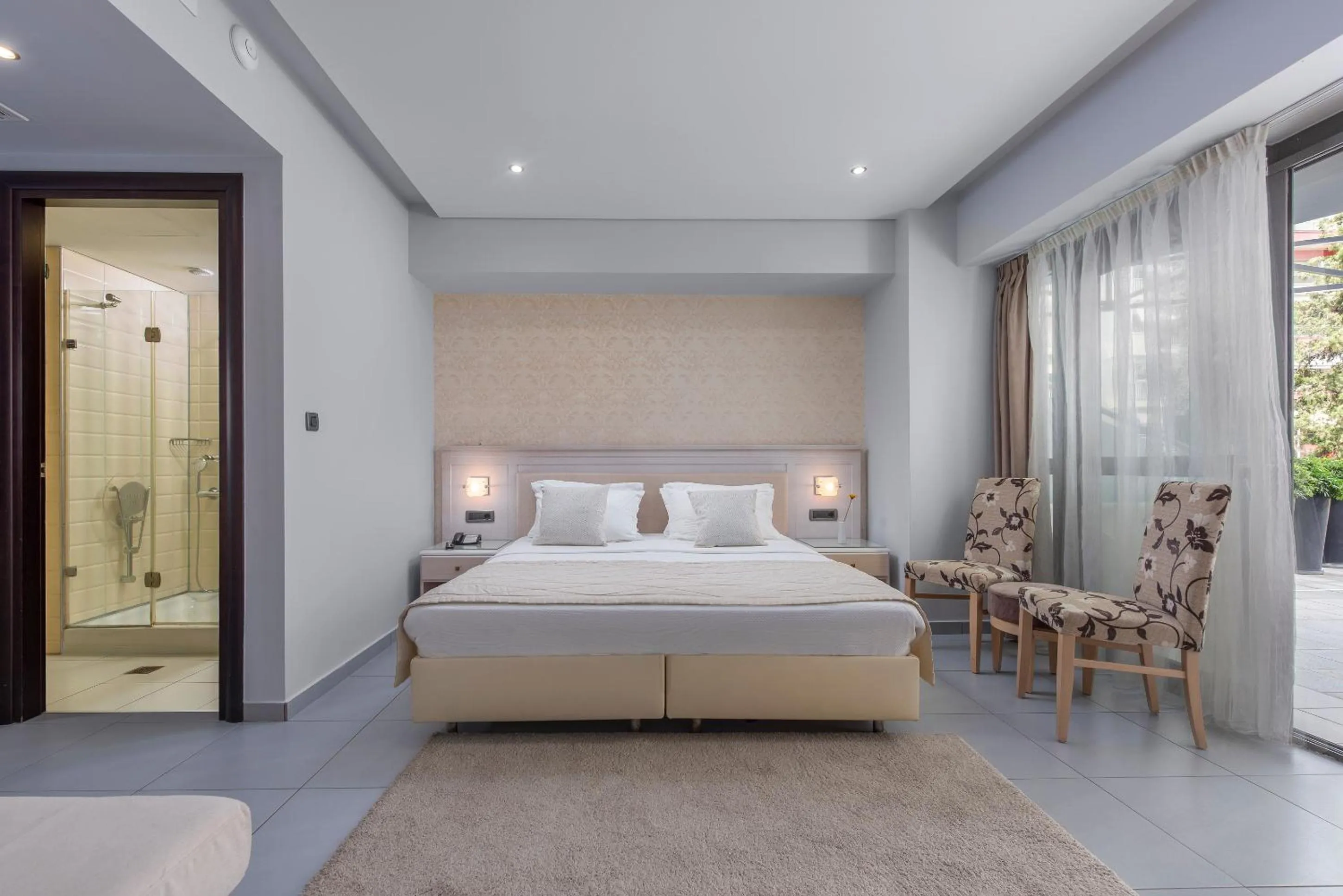 Bedroom, Bed in Habitat Hotel