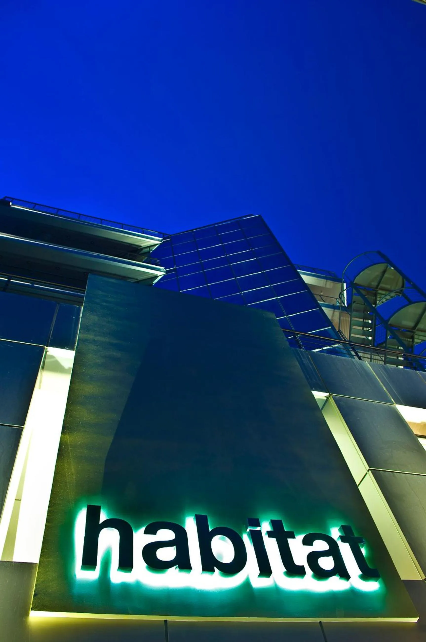 Facade/entrance in Habitat Hotel