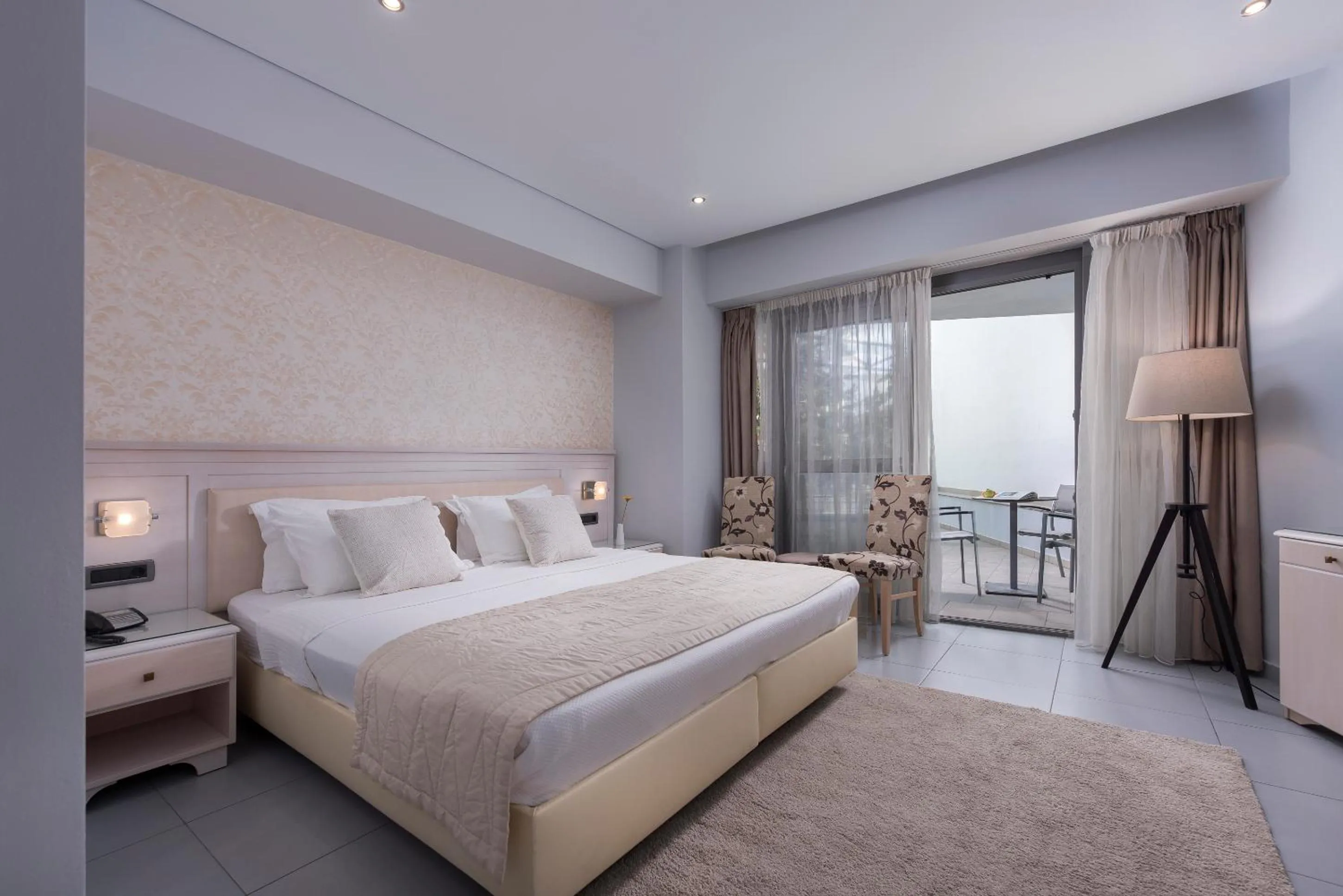 Bedroom, Bed in Habitat Hotel