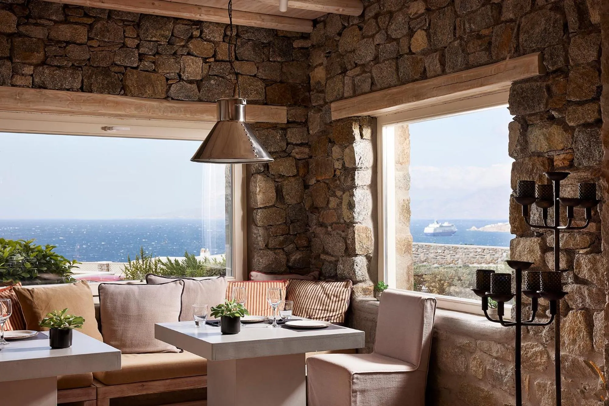 Restaurant/places to eat in Vencia Boutique Hotel