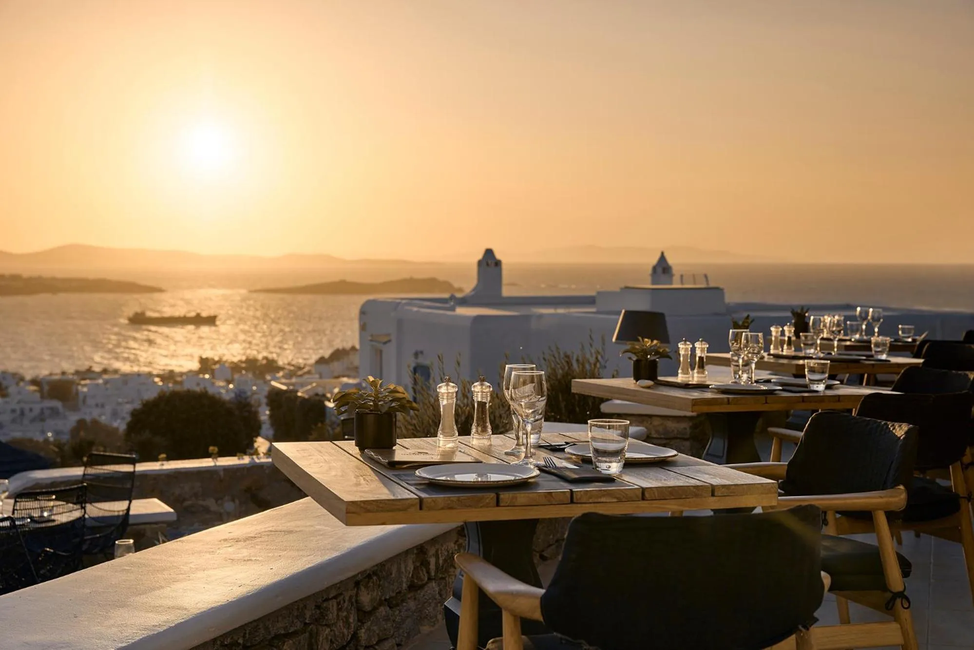 Restaurant/places to eat in Vencia Boutique Hotel