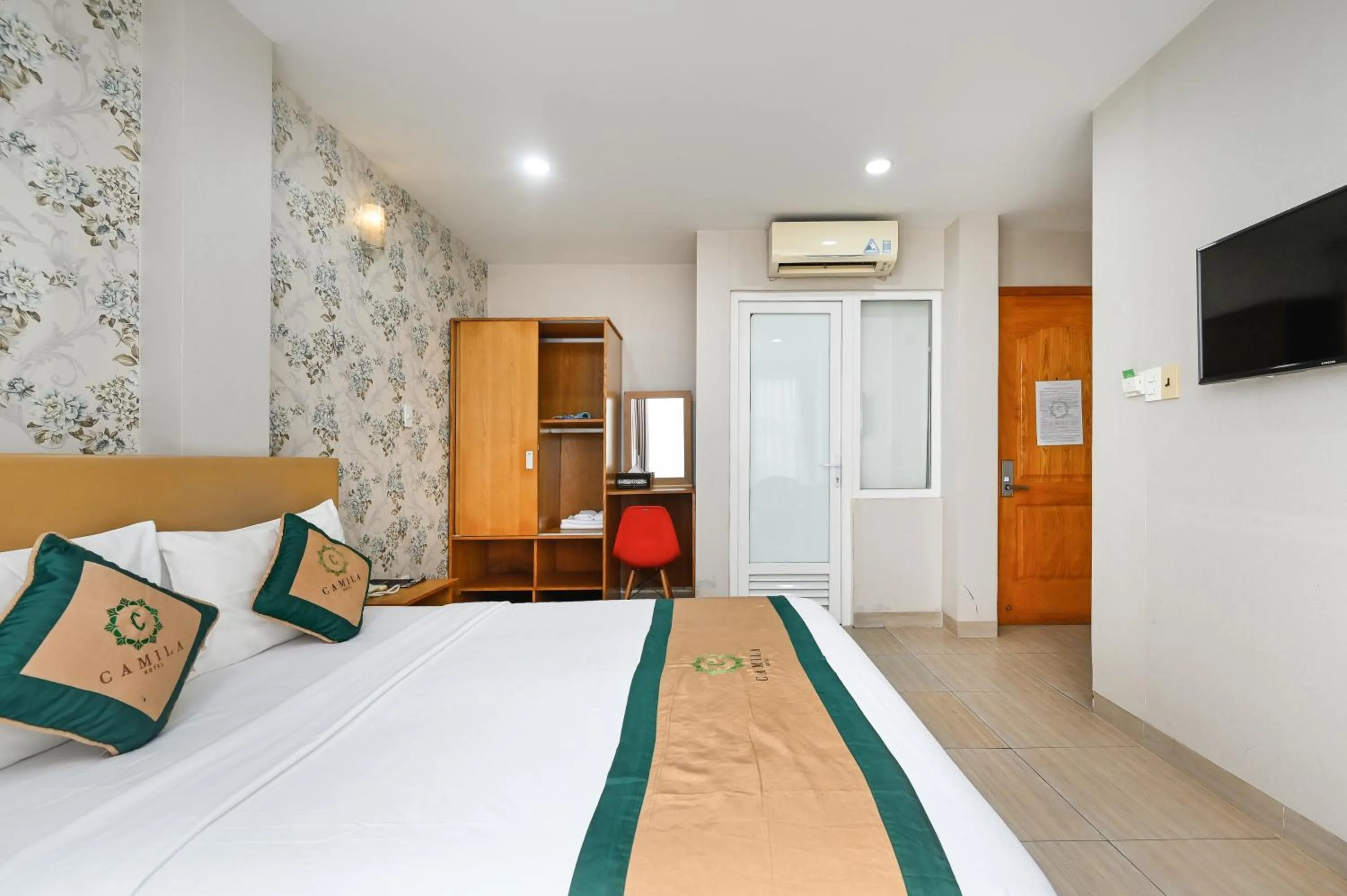 TV and multimedia, Bed in Camila Airport Hotel