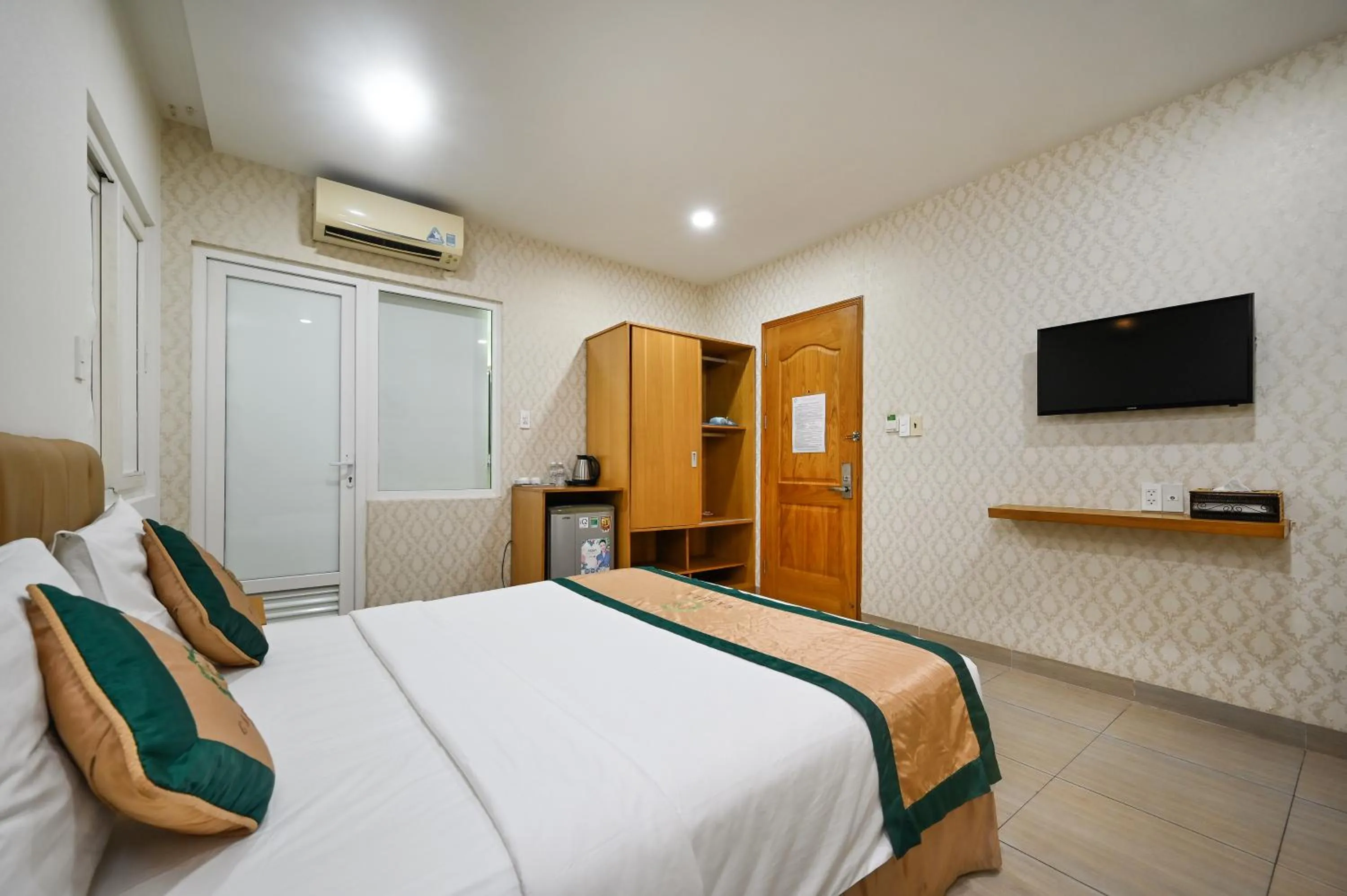 Bed in Camila Airport Hotel