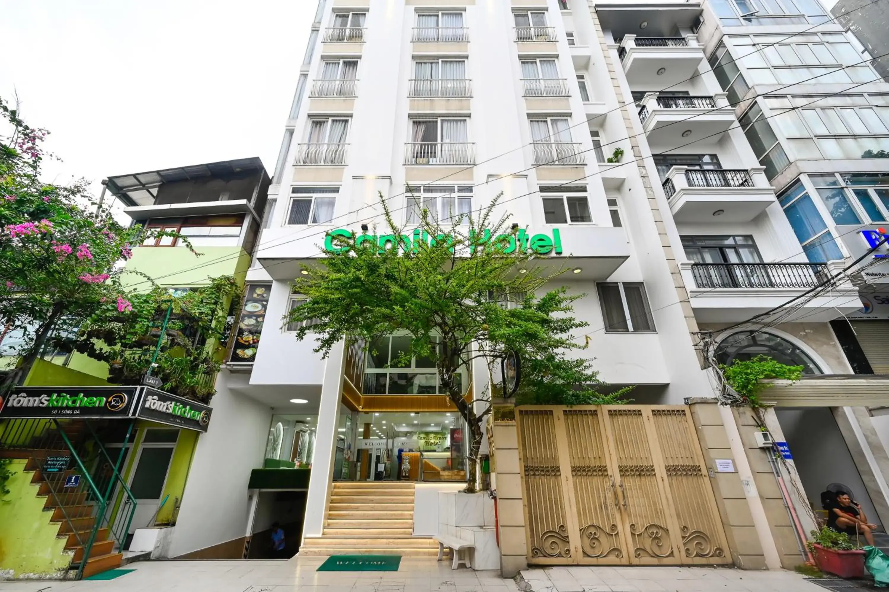 Property building in Camila Airport Hotel Property building in Camila Airport Hotel