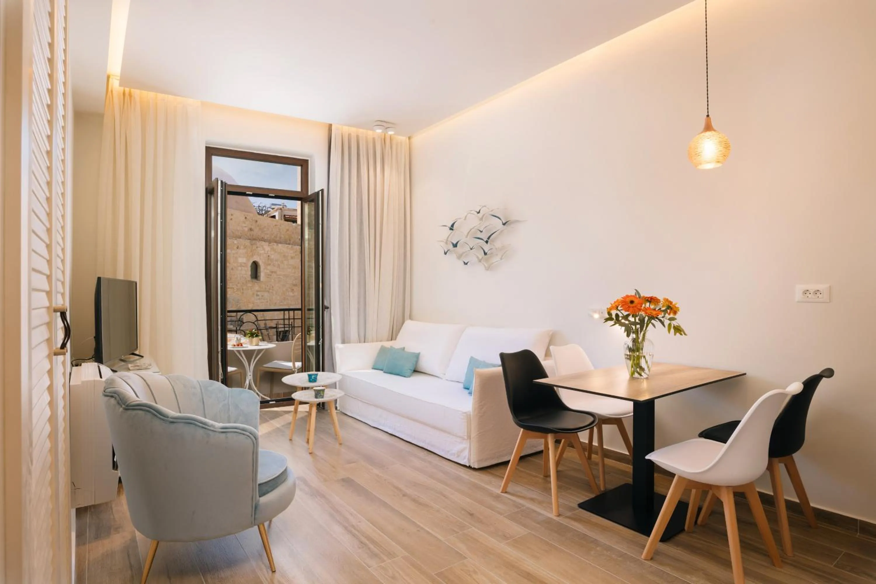 TV and multimedia in Casa Moazzo Suites and Apartments