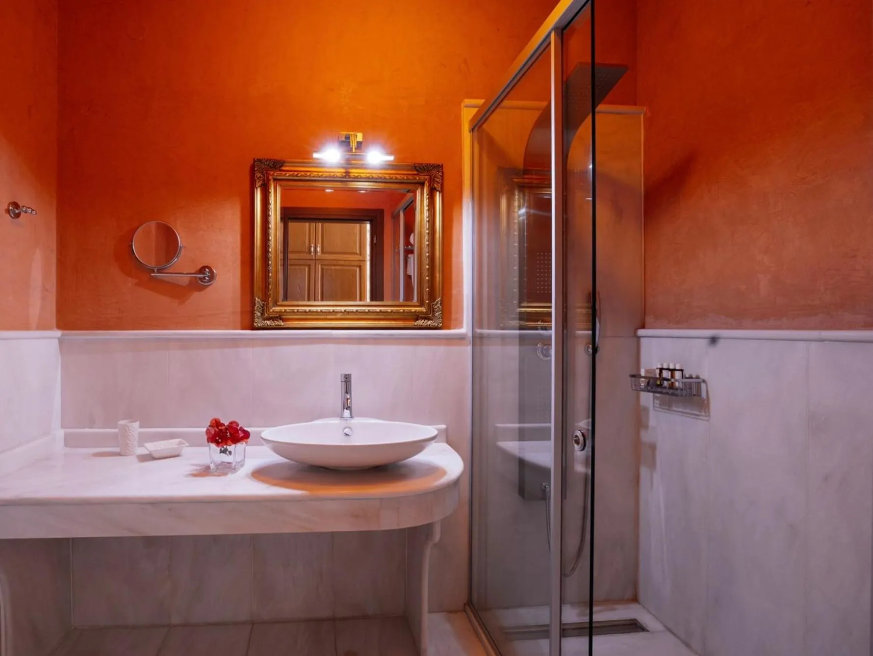 Shower in Casa Moazzo Suites and Apartments