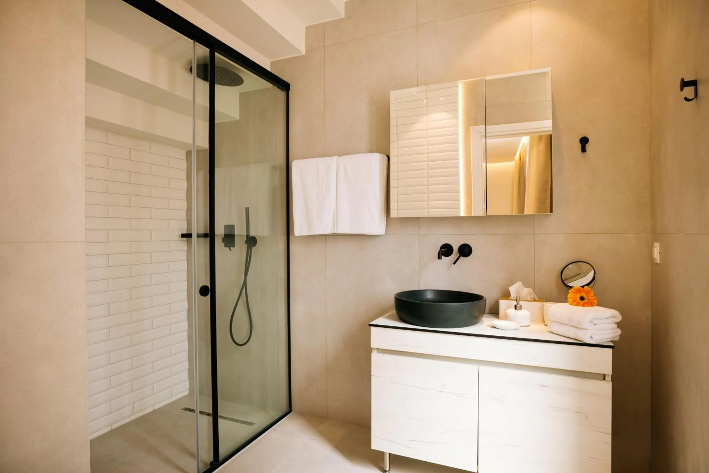 Shower in Casa Moazzo Suites and Apartments