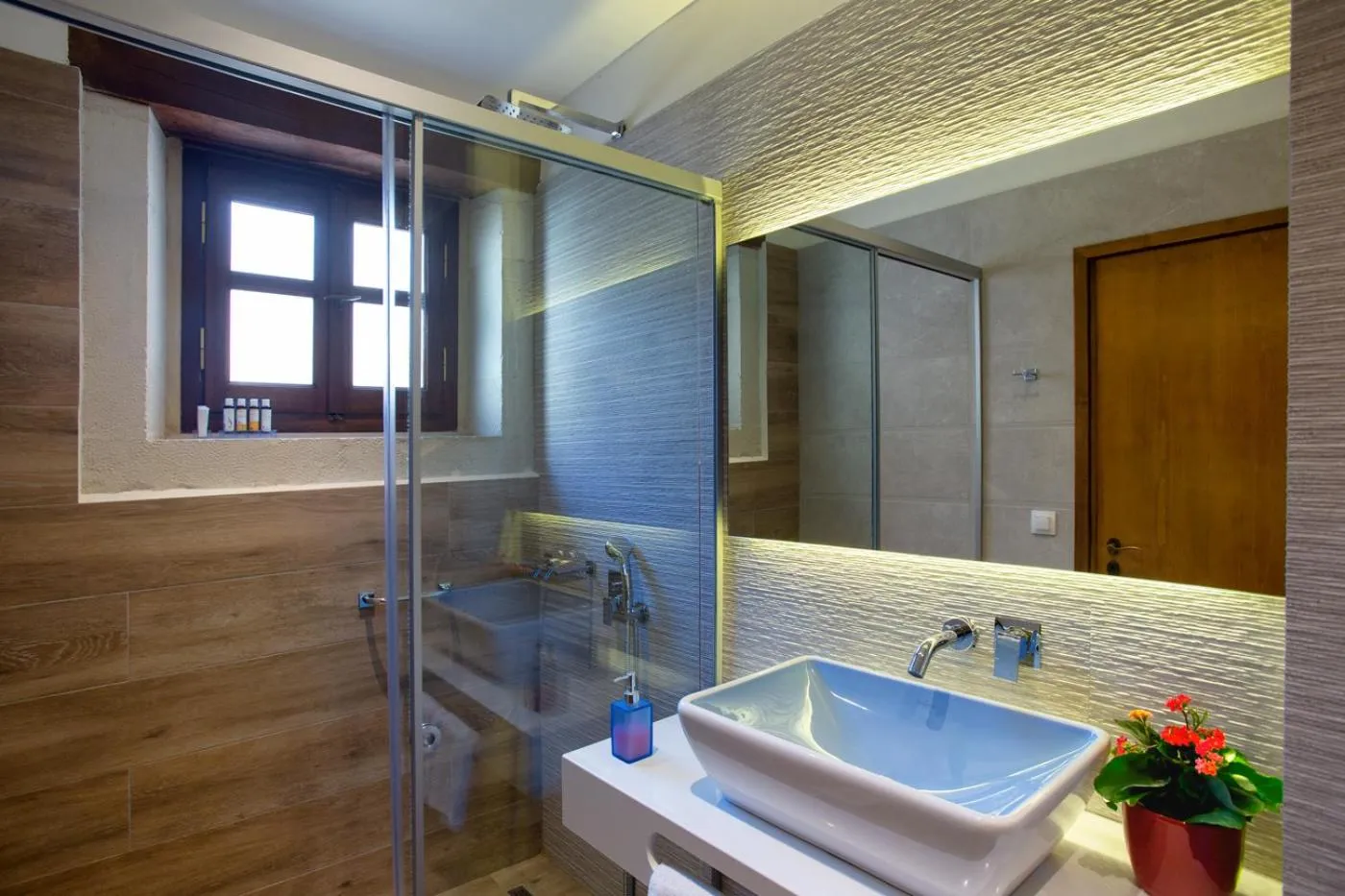 Shower in Casa Moazzo Suites and Apartments