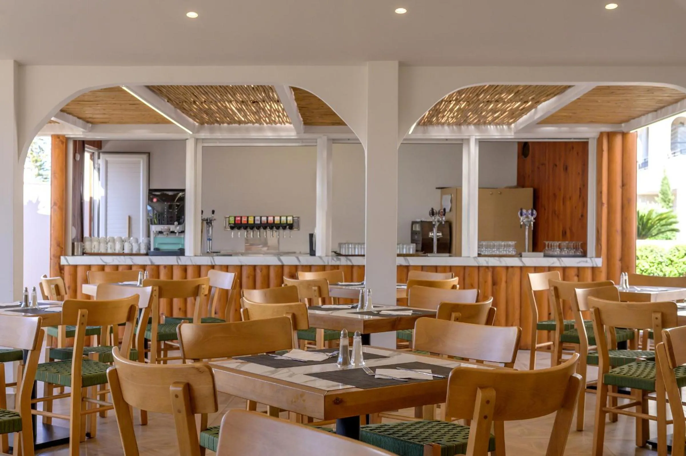 Restaurant/places to eat in Eurohotel Katrin Hotel & Bungalows