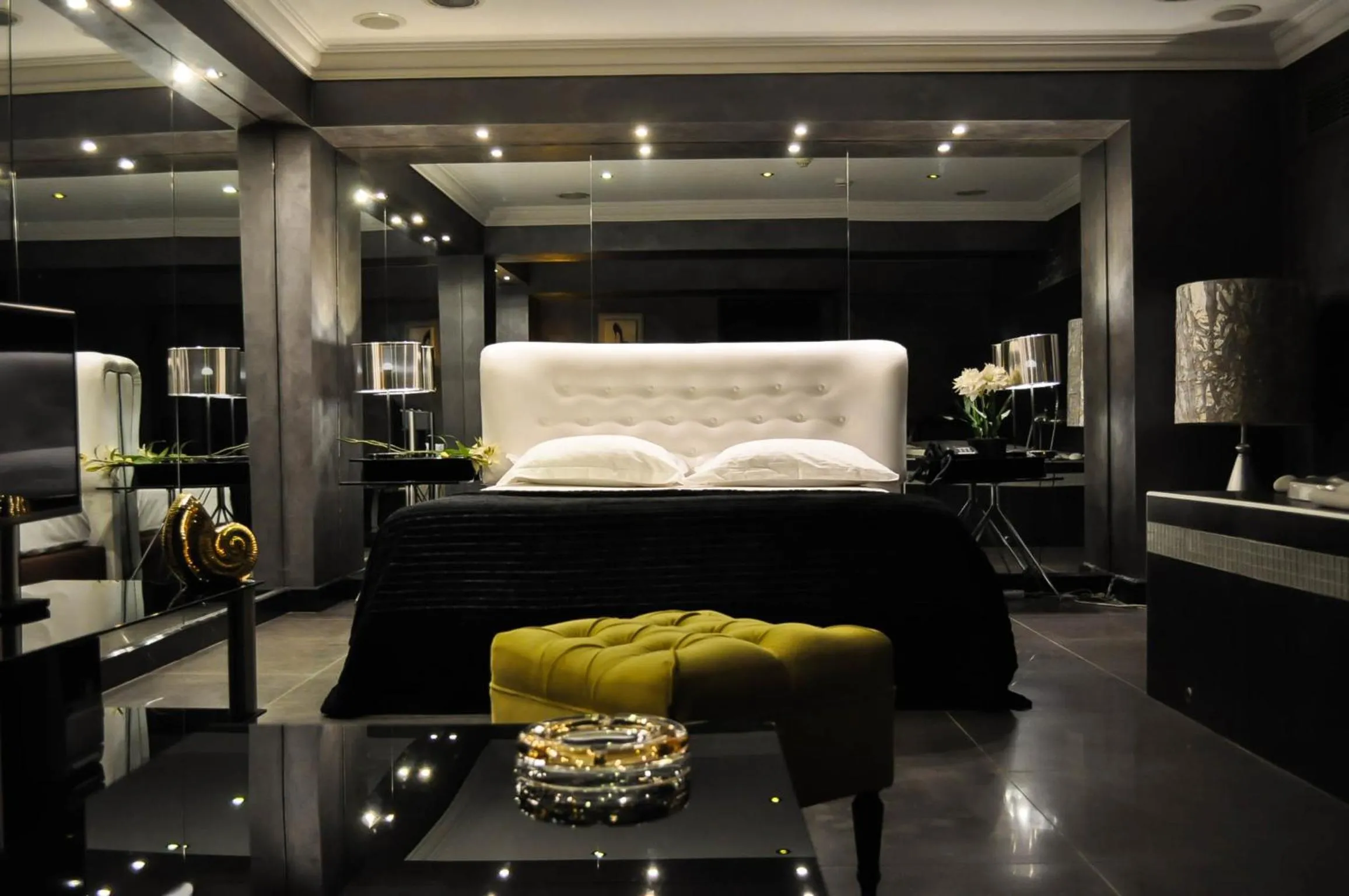 Hot Tub, Bed in Andromeda Hotel Thessaloniki