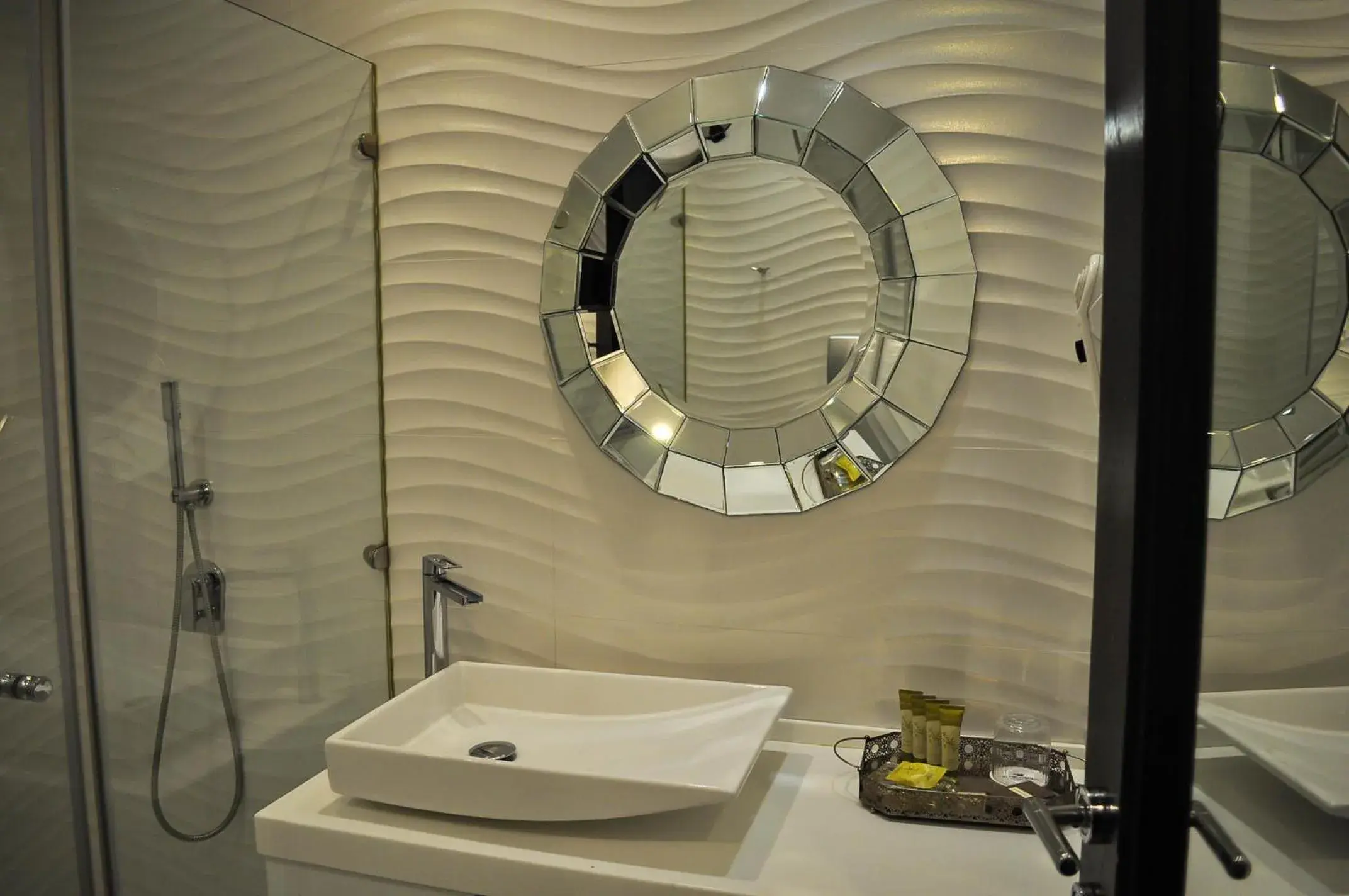 Suite with Spa Bath in Andromeda Hotel Thessaloniki Suite with Spa Bath in Andromeda Hotel Thessaloniki