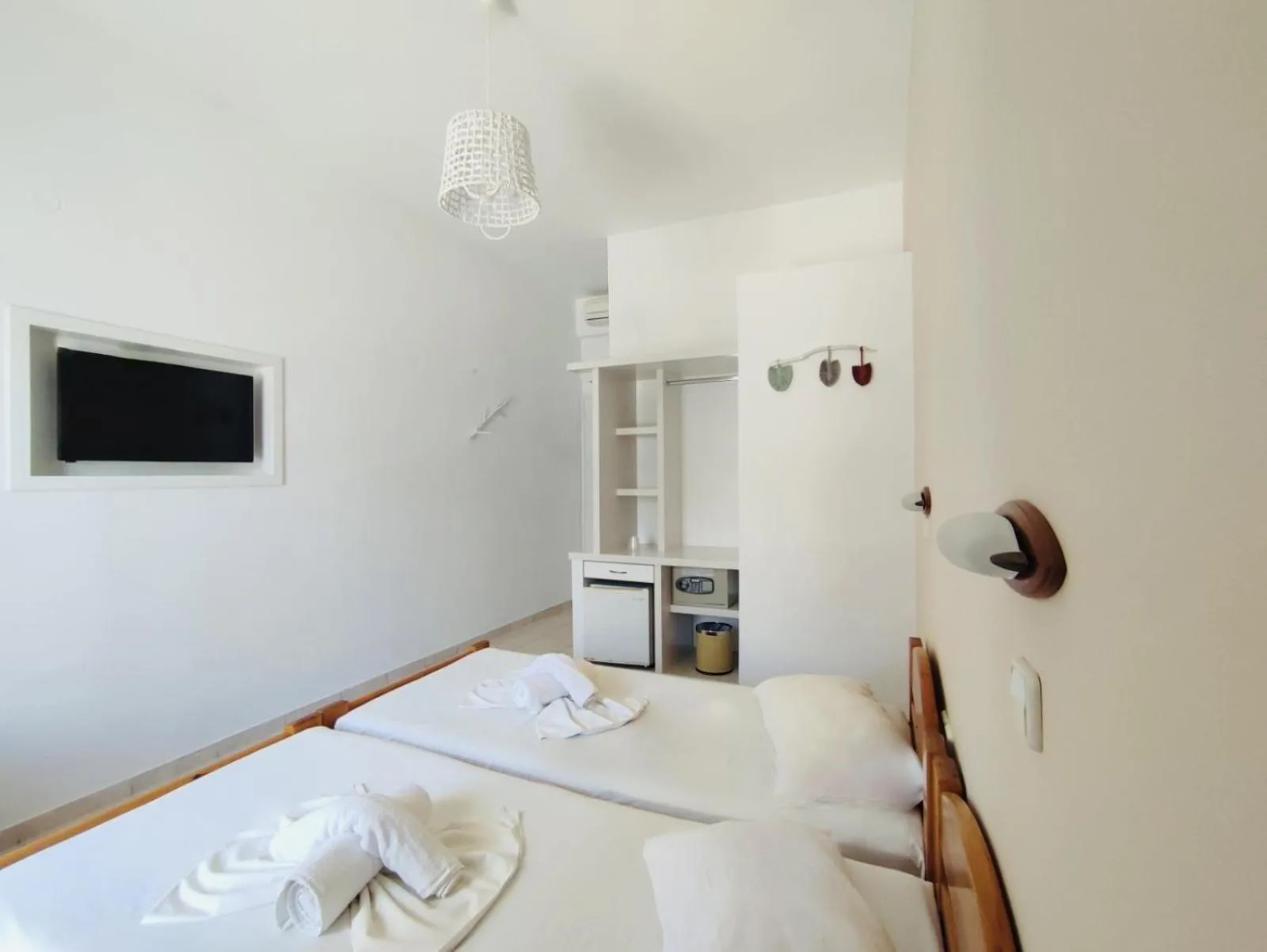 Photo of the whole room, Bed in Hotel Aegeon