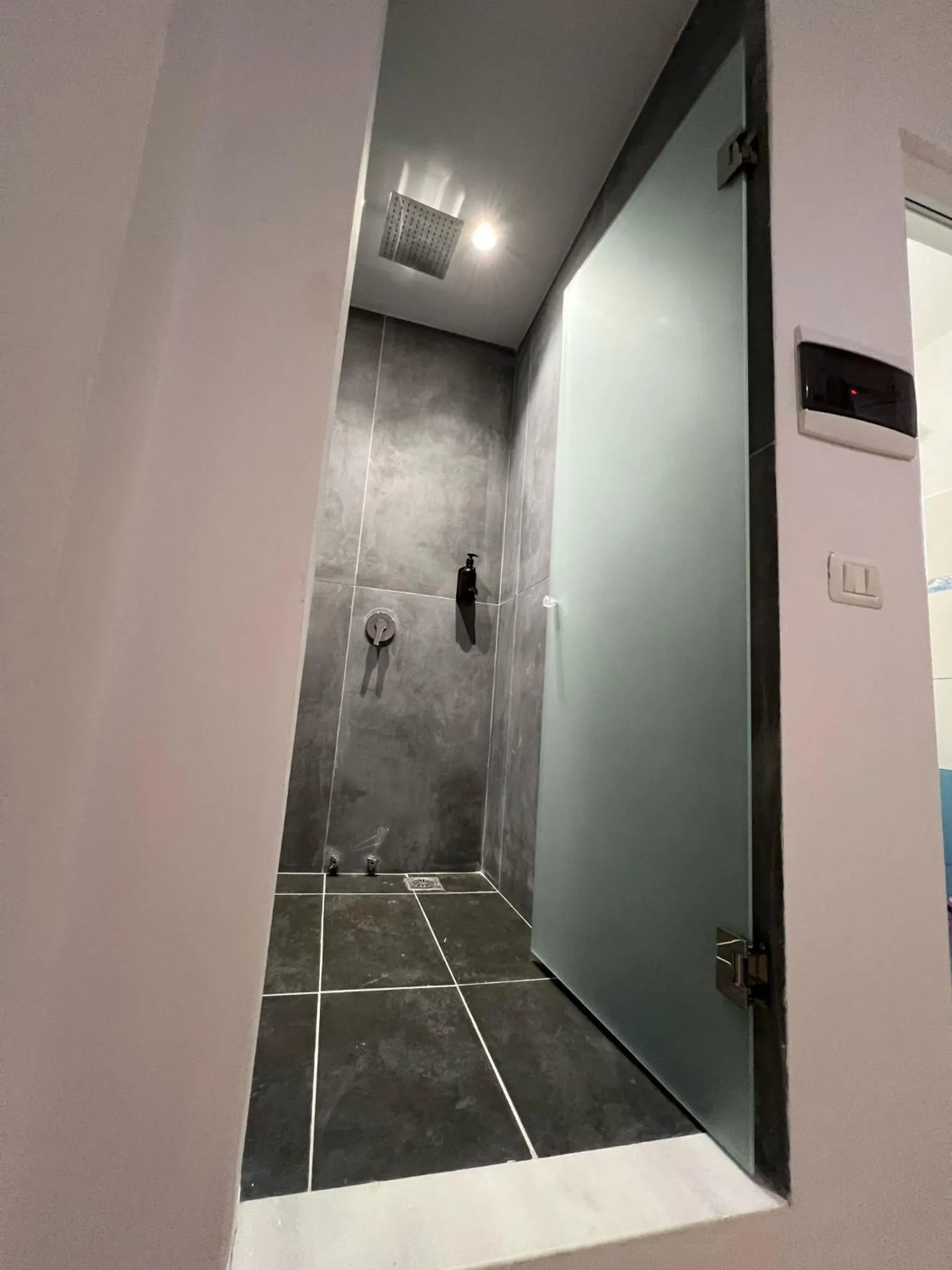Shower in Hotel Two Mermaids Ksamil