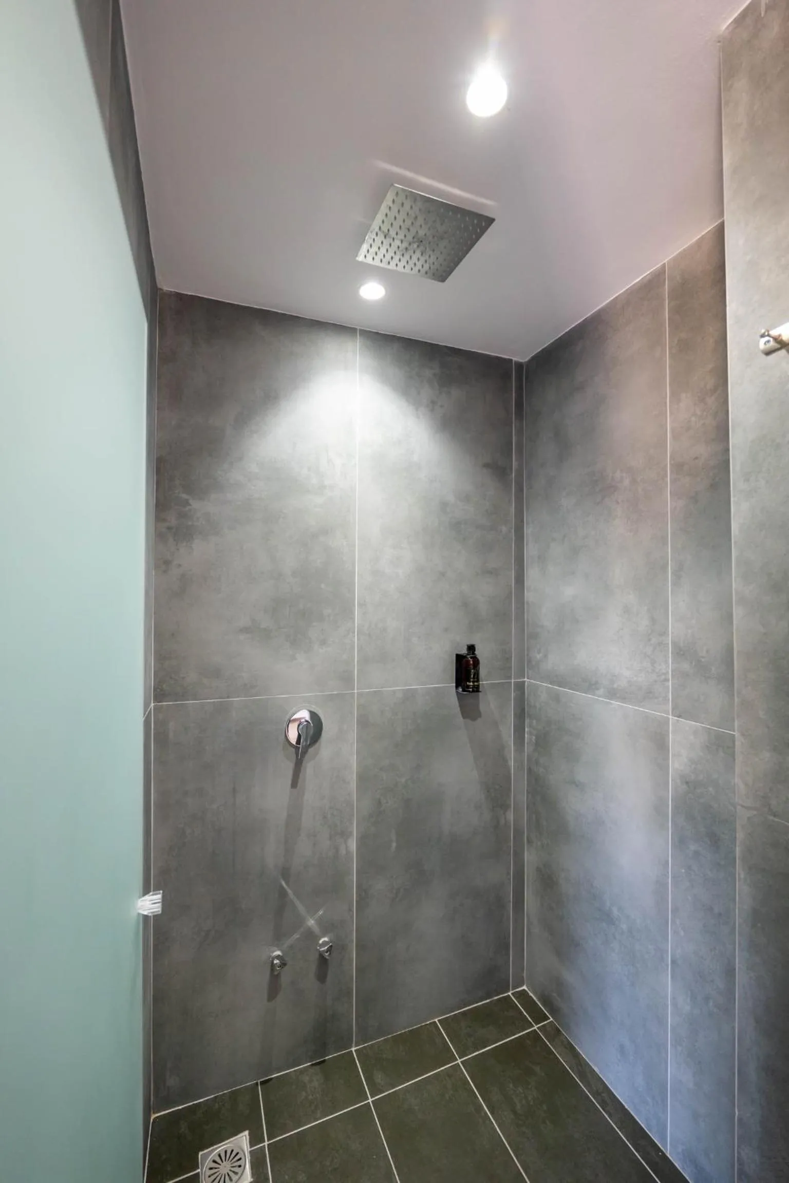 Shower in Hotel Two Mermaids Ksamil