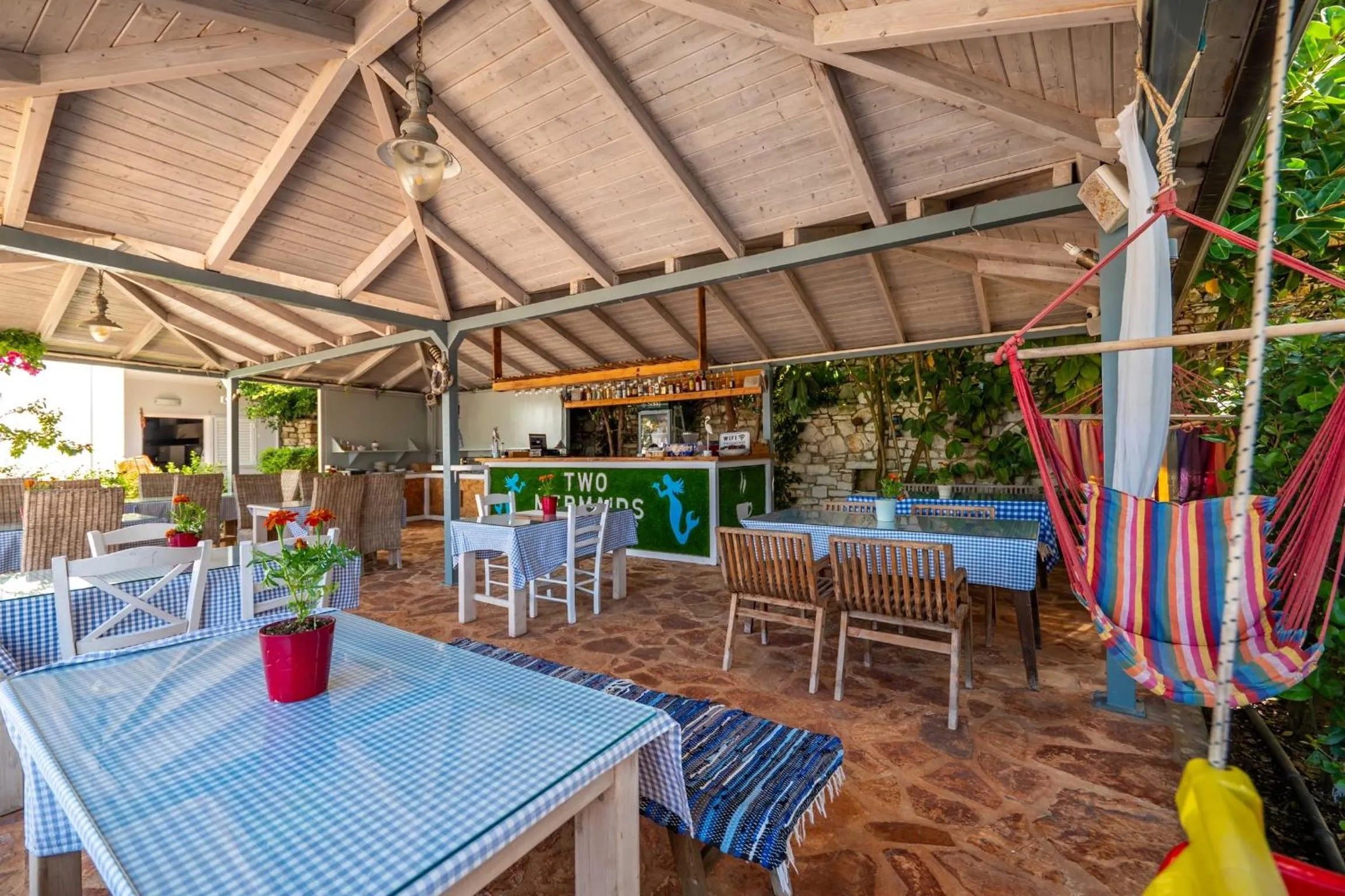 Lounge or bar in Hotel Two Mermaids Ksamil