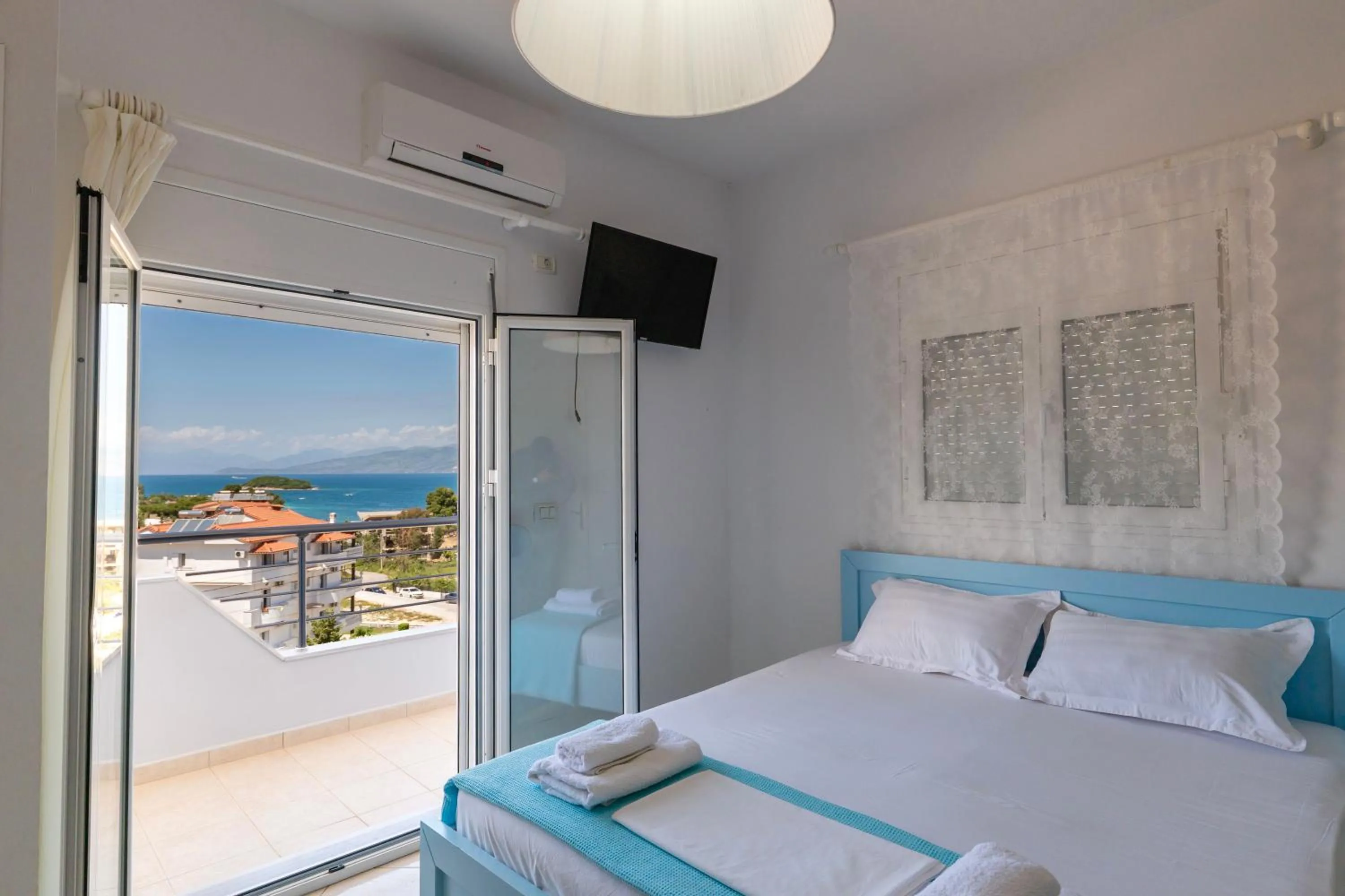 Sea view, Bed in Hotel Two Mermaids Ksamil