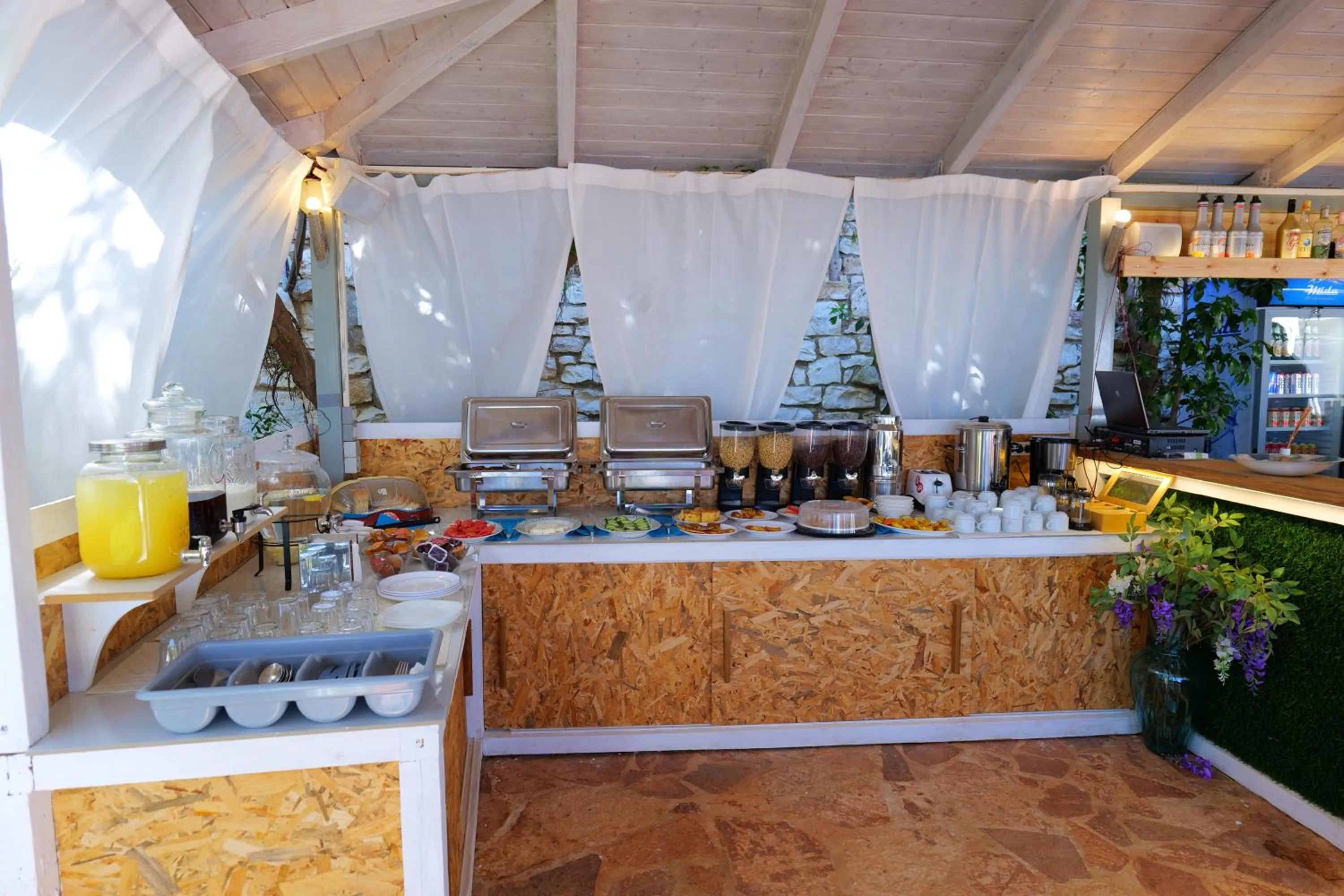 Restaurant/places to eat in Hotel Two Mermaids Ksamil