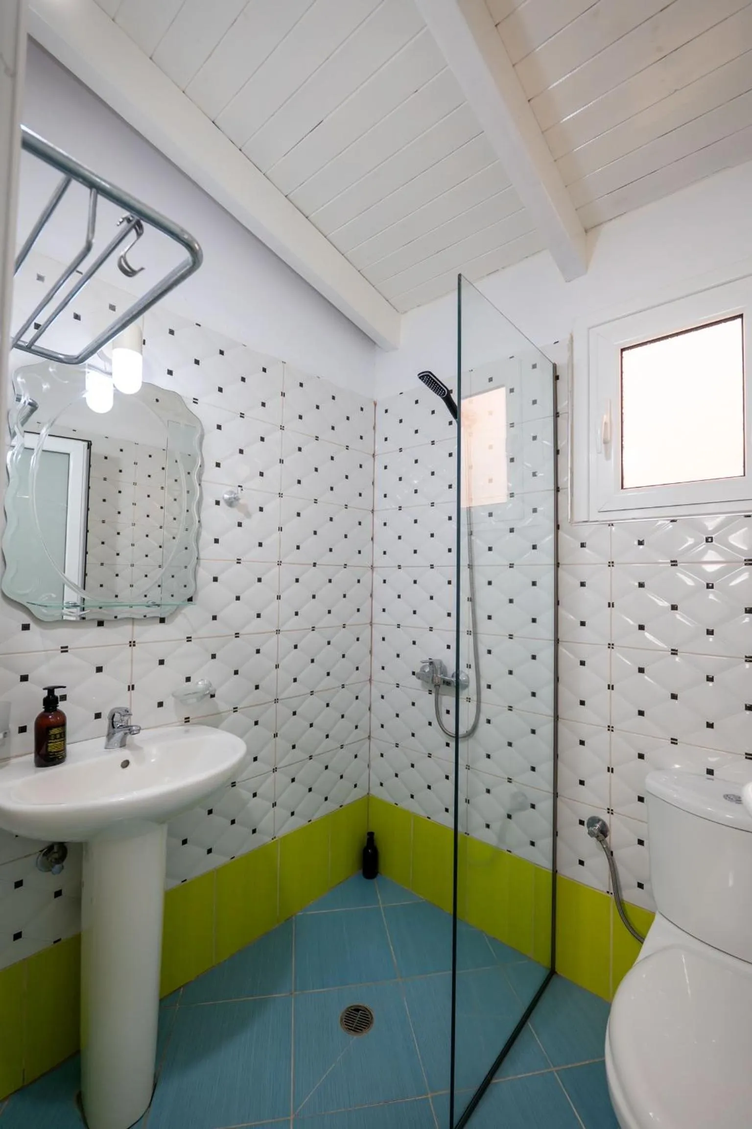 Shower in Hotel Two Mermaids Ksamil