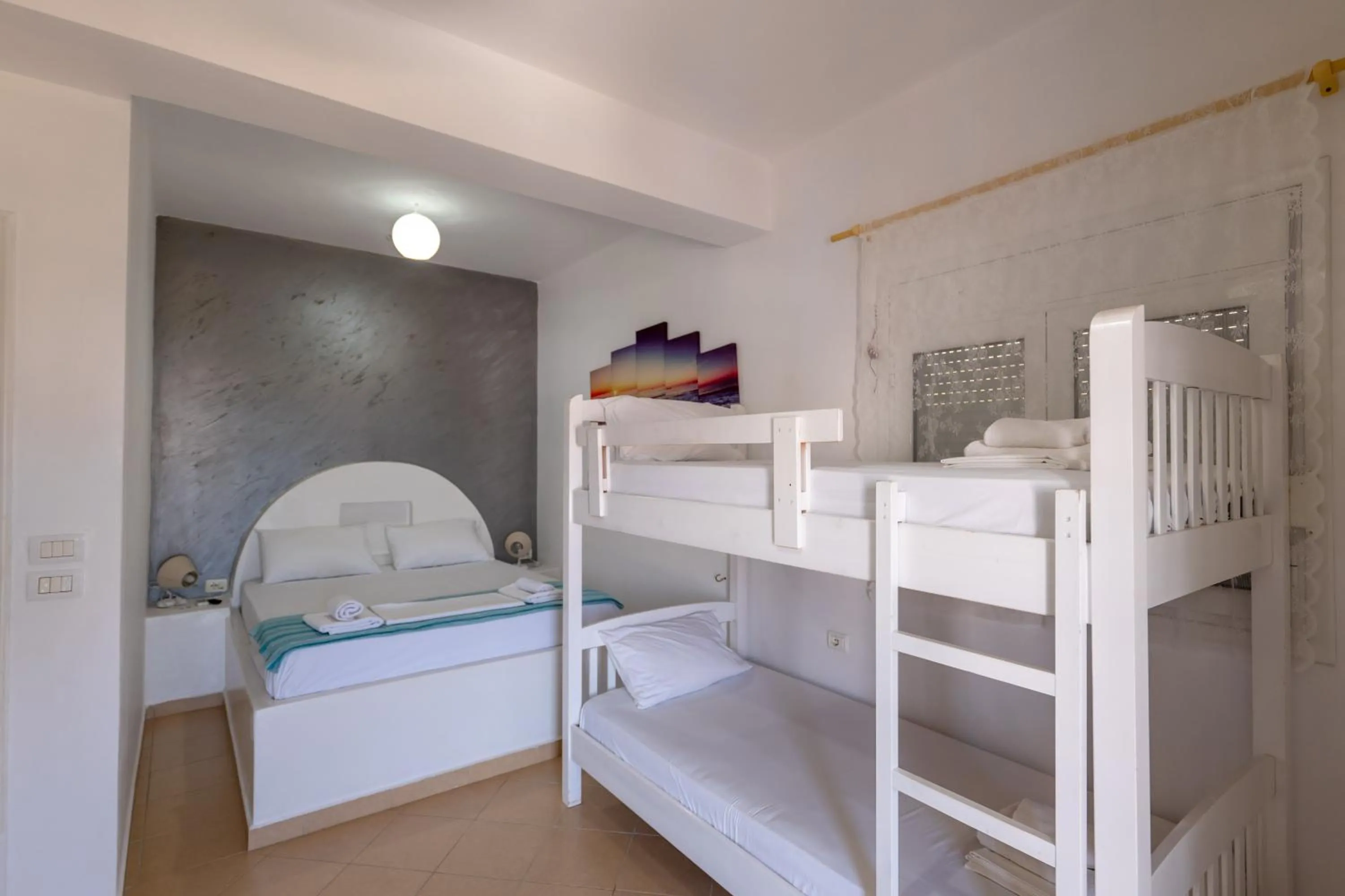 Shower, Bed in Hotel Two Mermaids Ksamil