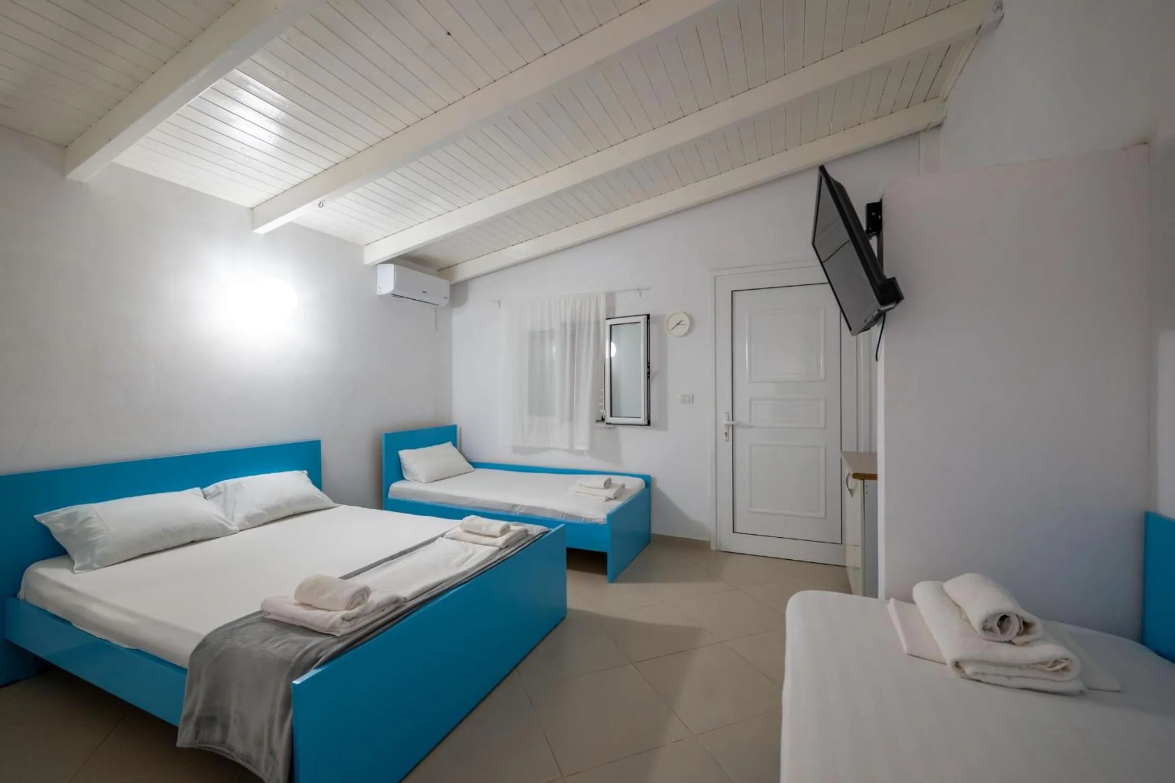 Bed in Hotel Two Mermaids Ksamil