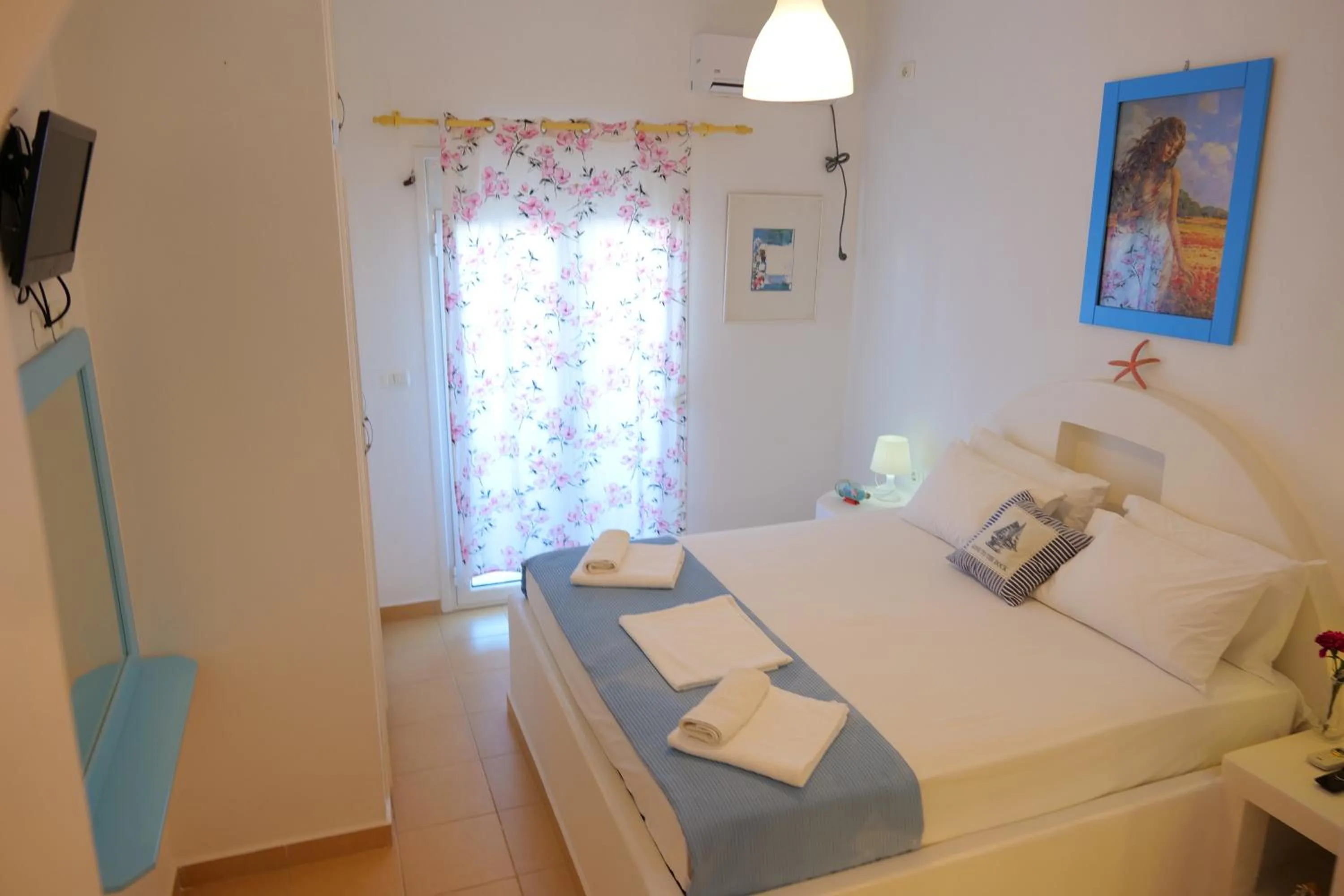 Photo of the whole room, Bed in Hotel Two Mermaids Ksamil