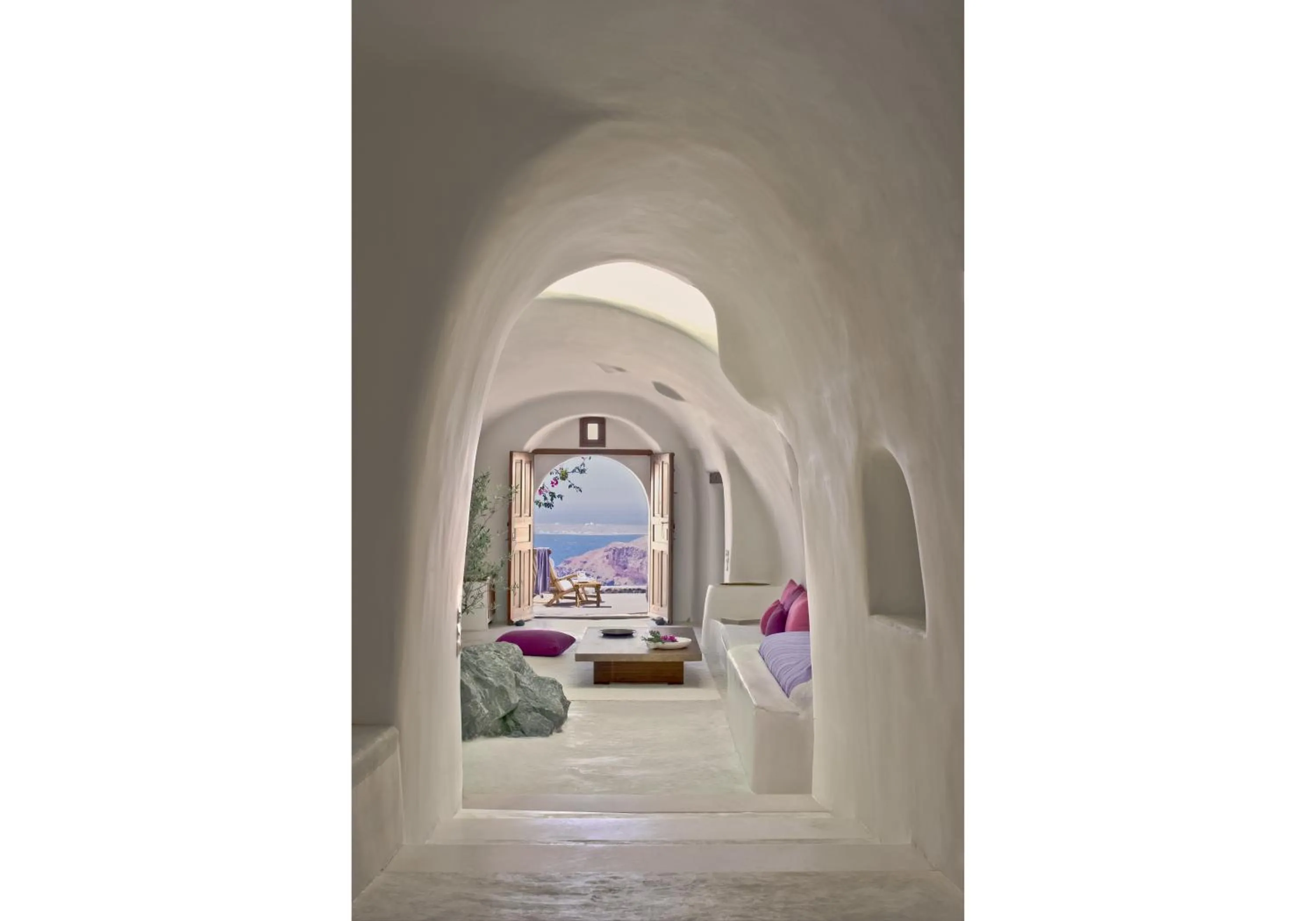 Living room, Bed in Perivolas Hotel