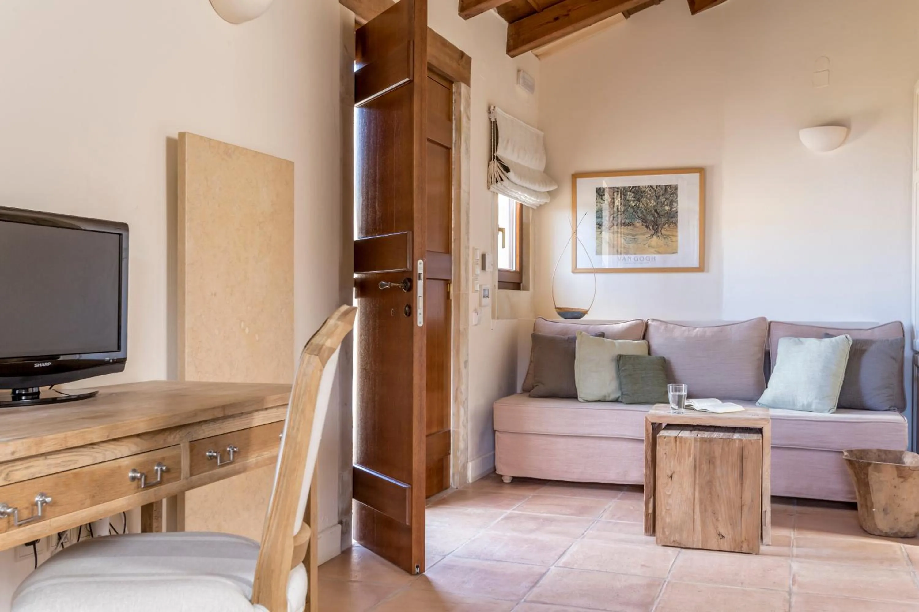 Living room in Kapsaliana Village Hotel