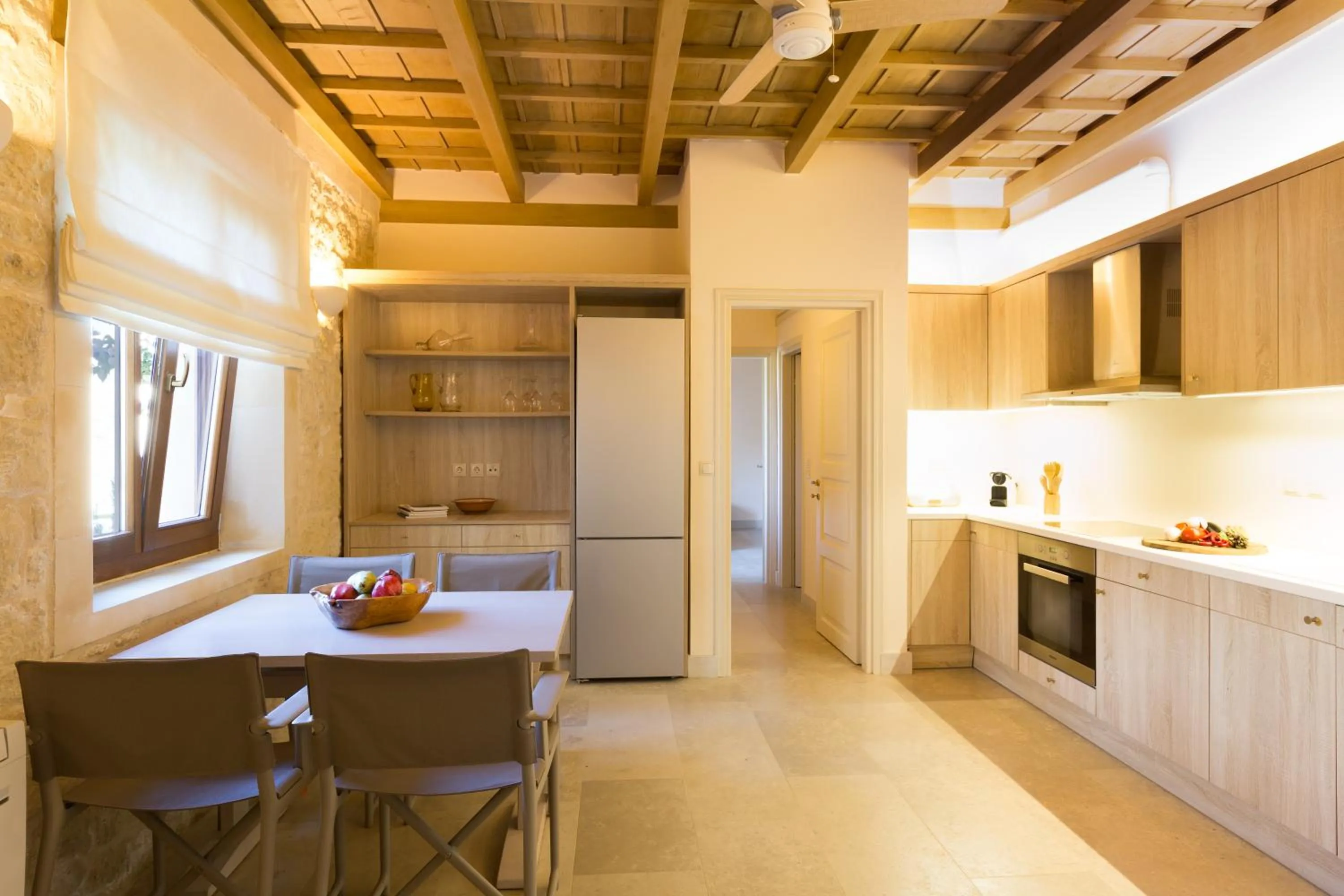 Kitchen or kitchenette in Kapsaliana Village Hotel