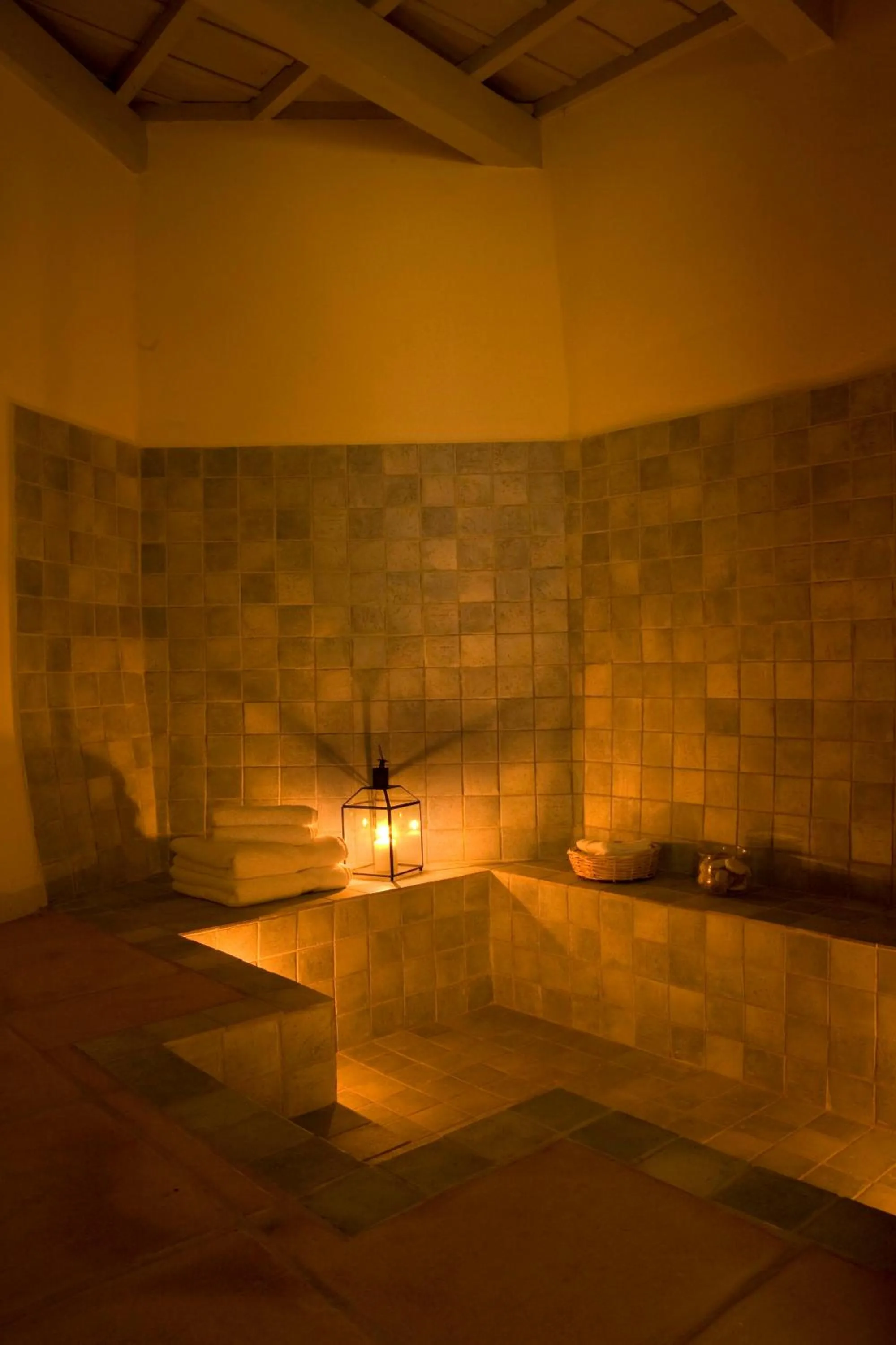 Shower in Kapsaliana Village Hotel