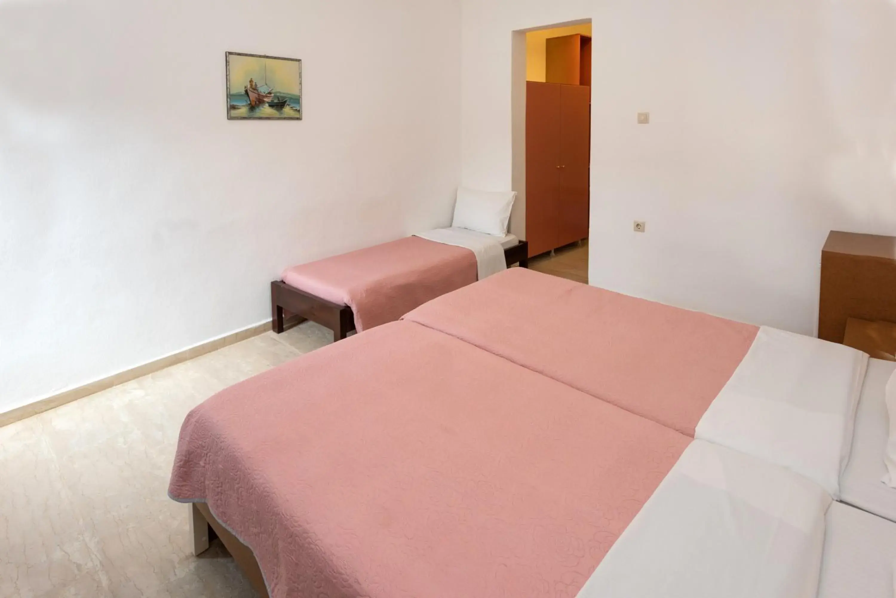 Triple Room in Hotel Coral Matala Triple Room in Hotel Coral Matala