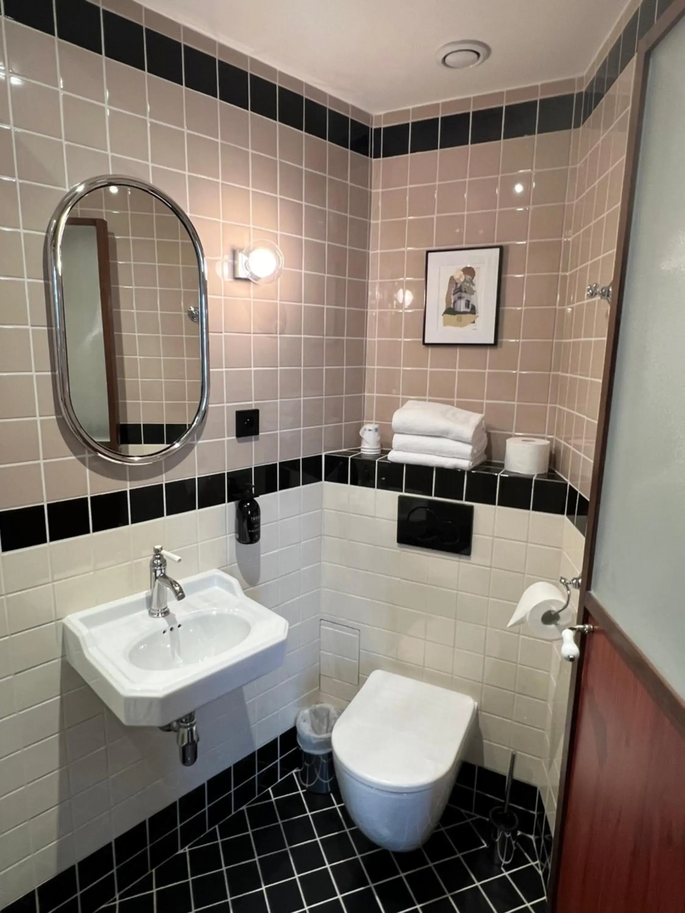 Bathroom in Arian Hôtel