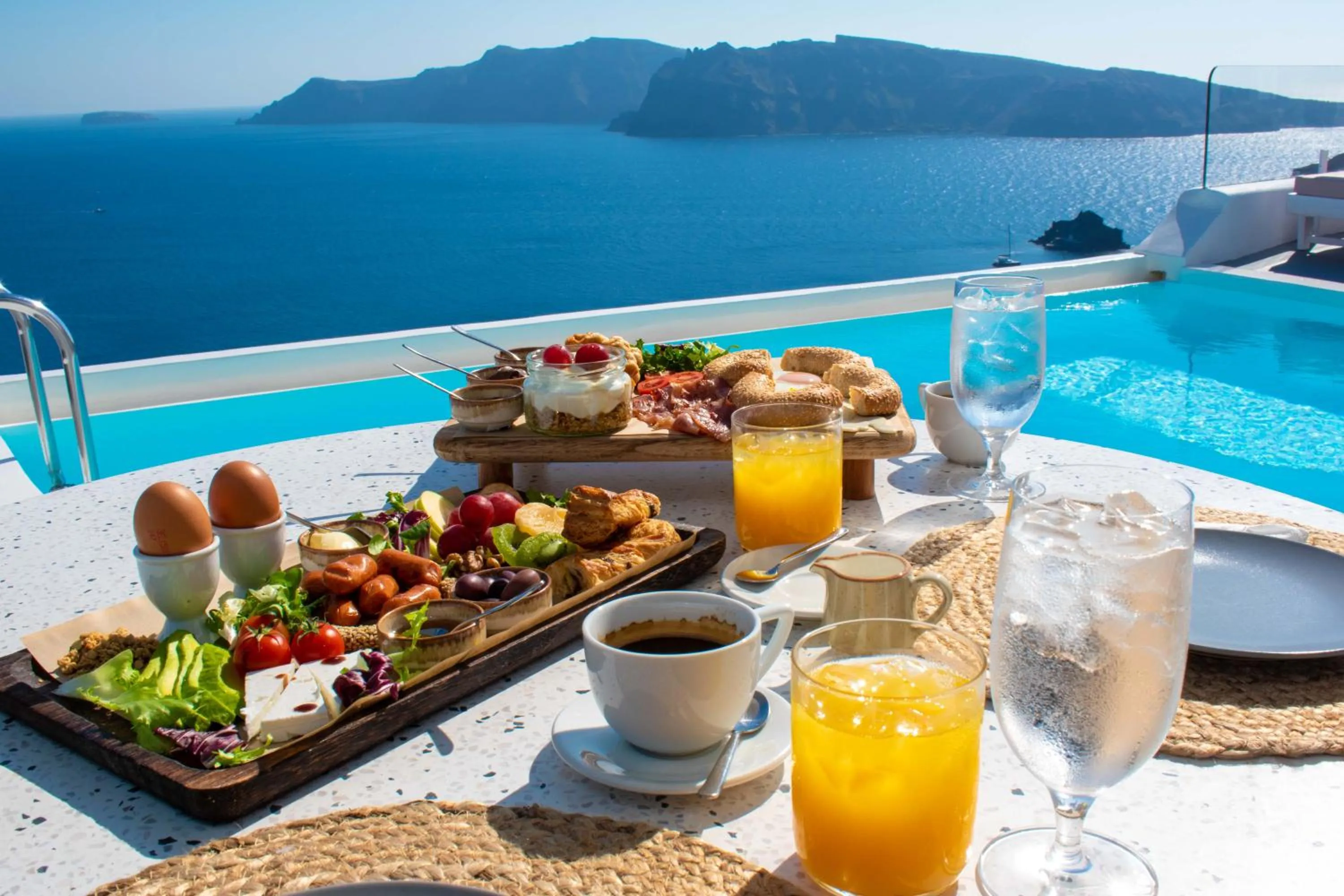 Breakfast in Kima Oia Suites