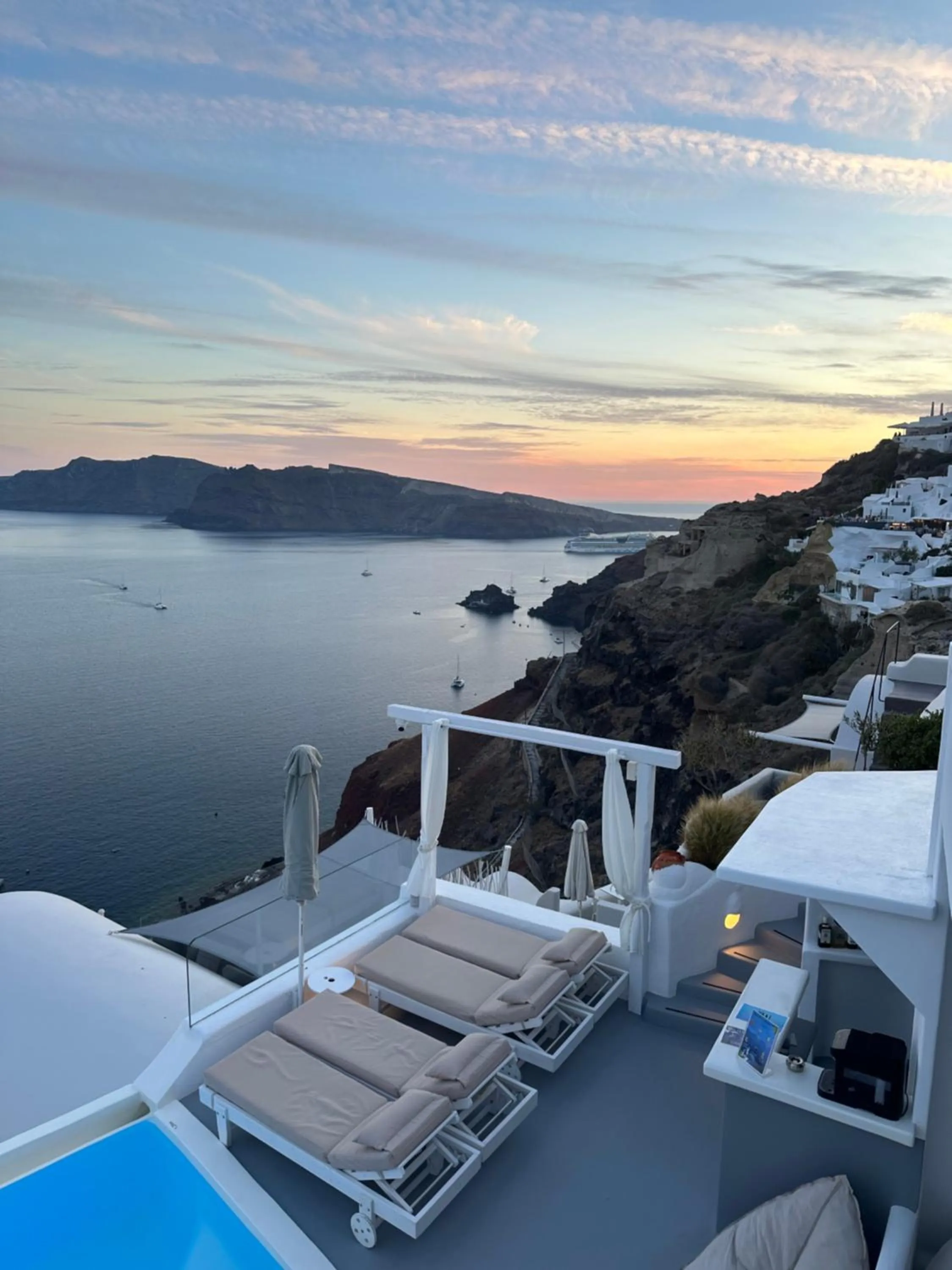 Lounge or bar in Kima Oia Suites