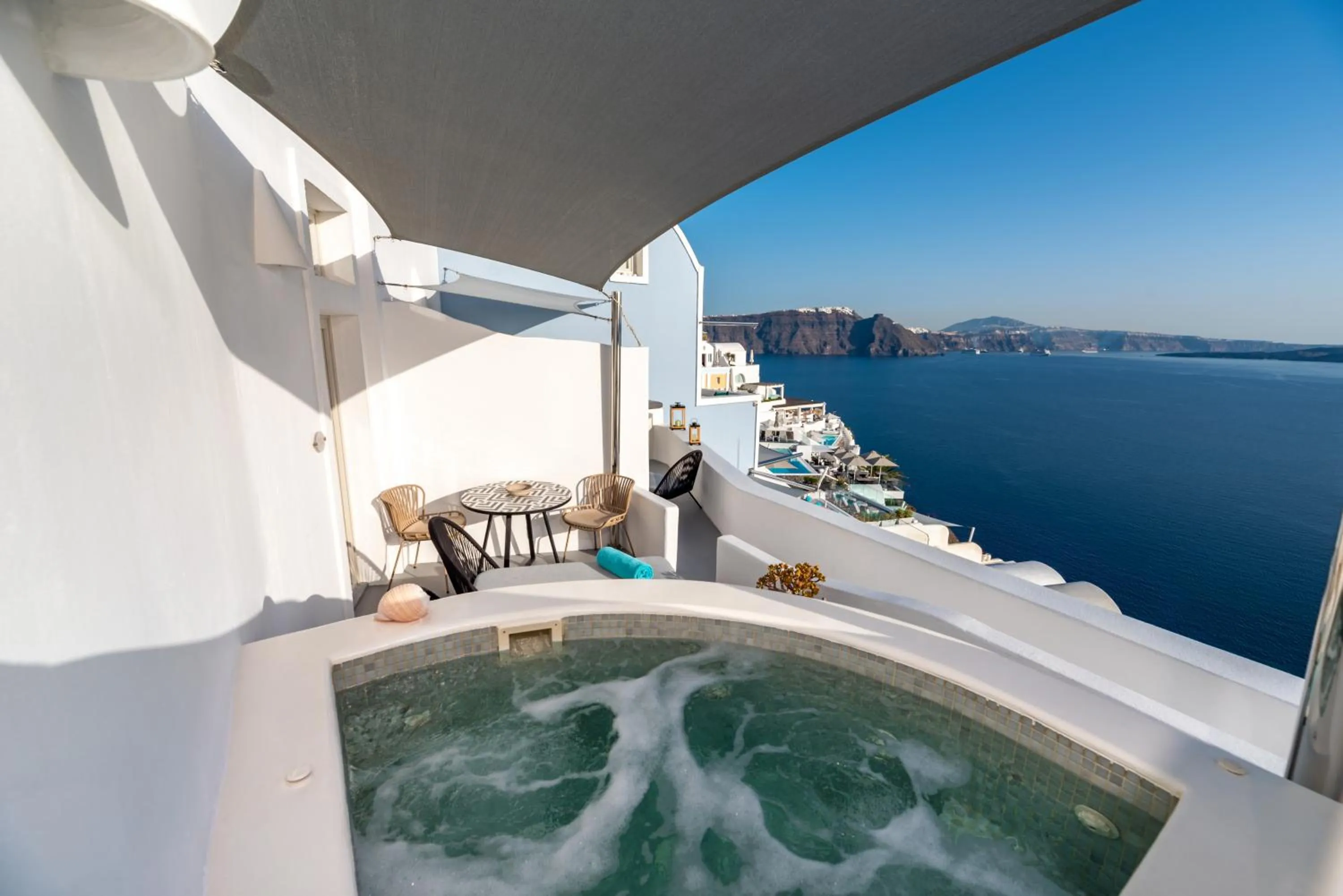 Hot Tub in Kima Oia Suites