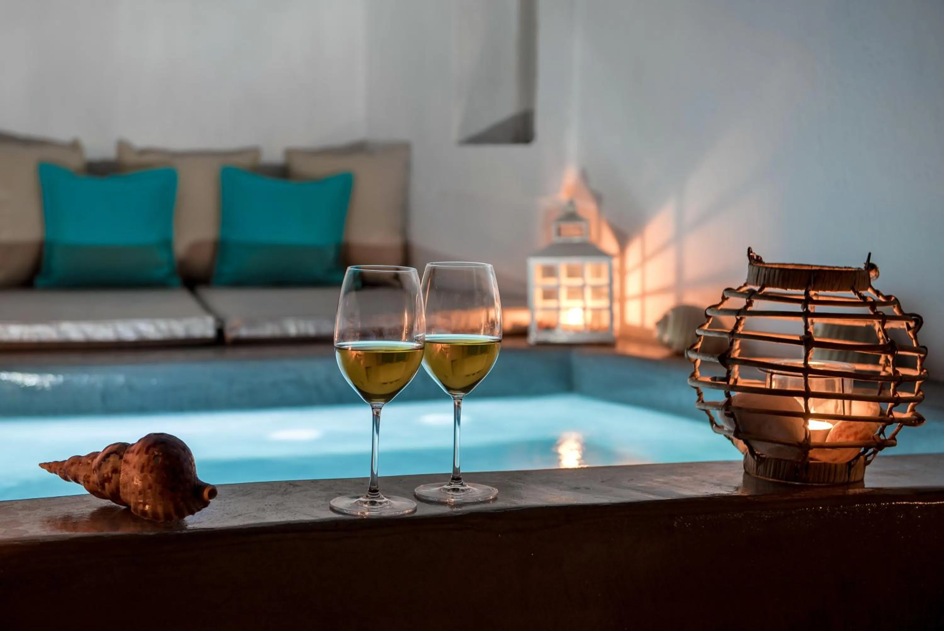 Swimming pool in Kima Oia Suites