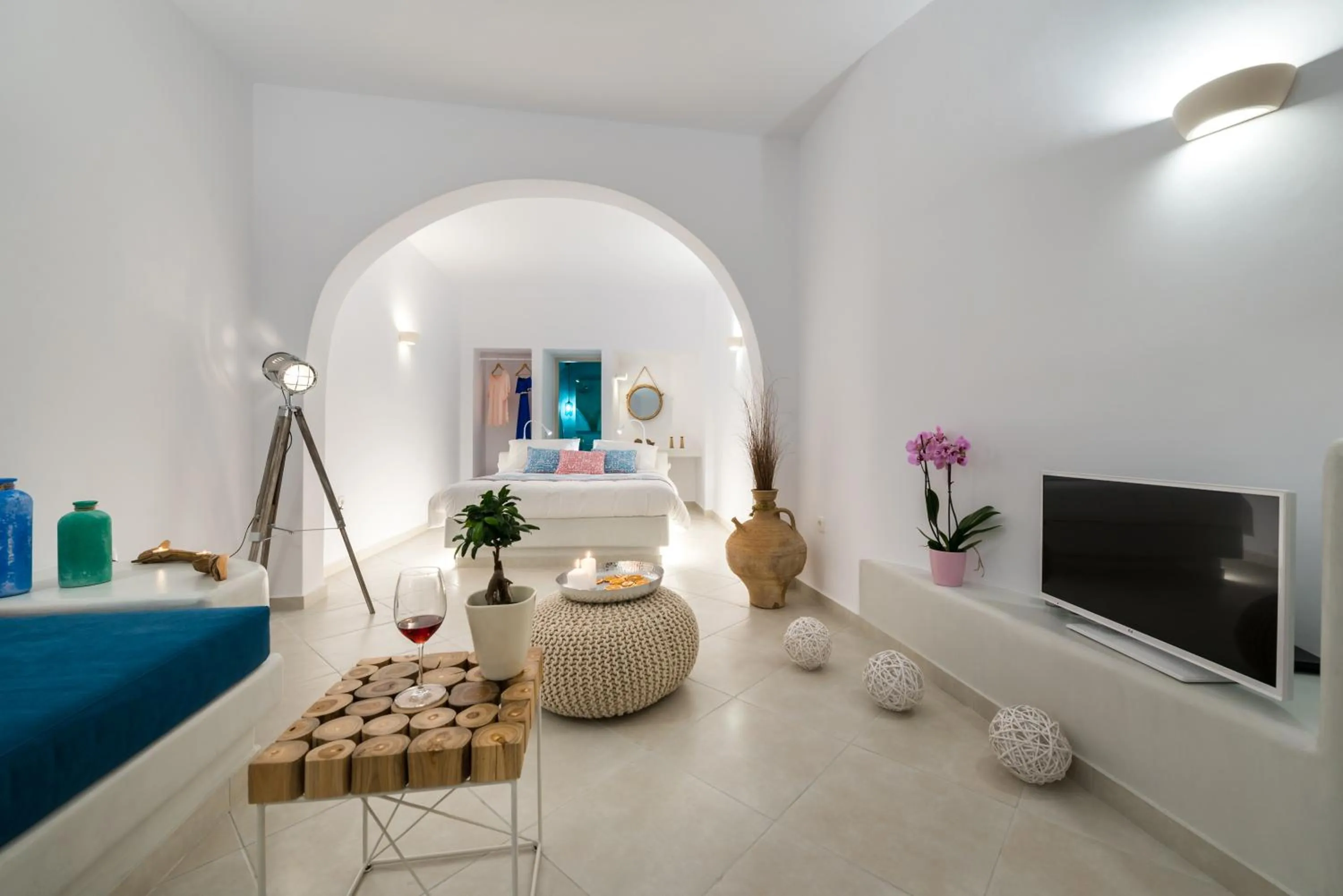 TV and multimedia in Kima Oia Suites